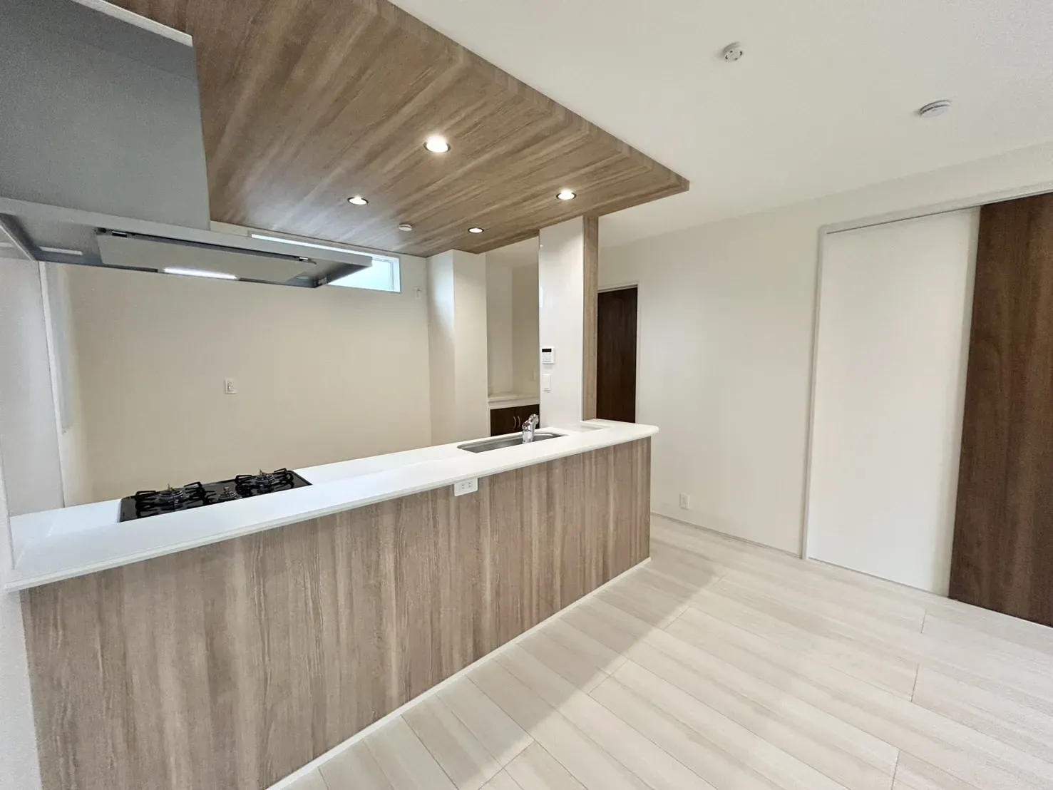 【2号棟】対面式キッチンは家族との会話も弾みます