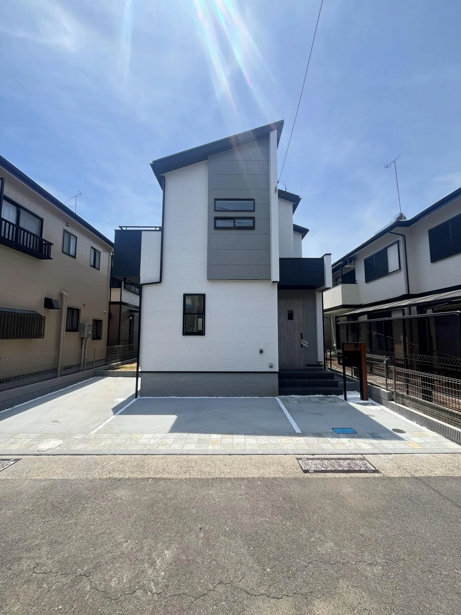 交通量の少ない約4.5mの公道ですので、駐車もスムーズに行えます♪