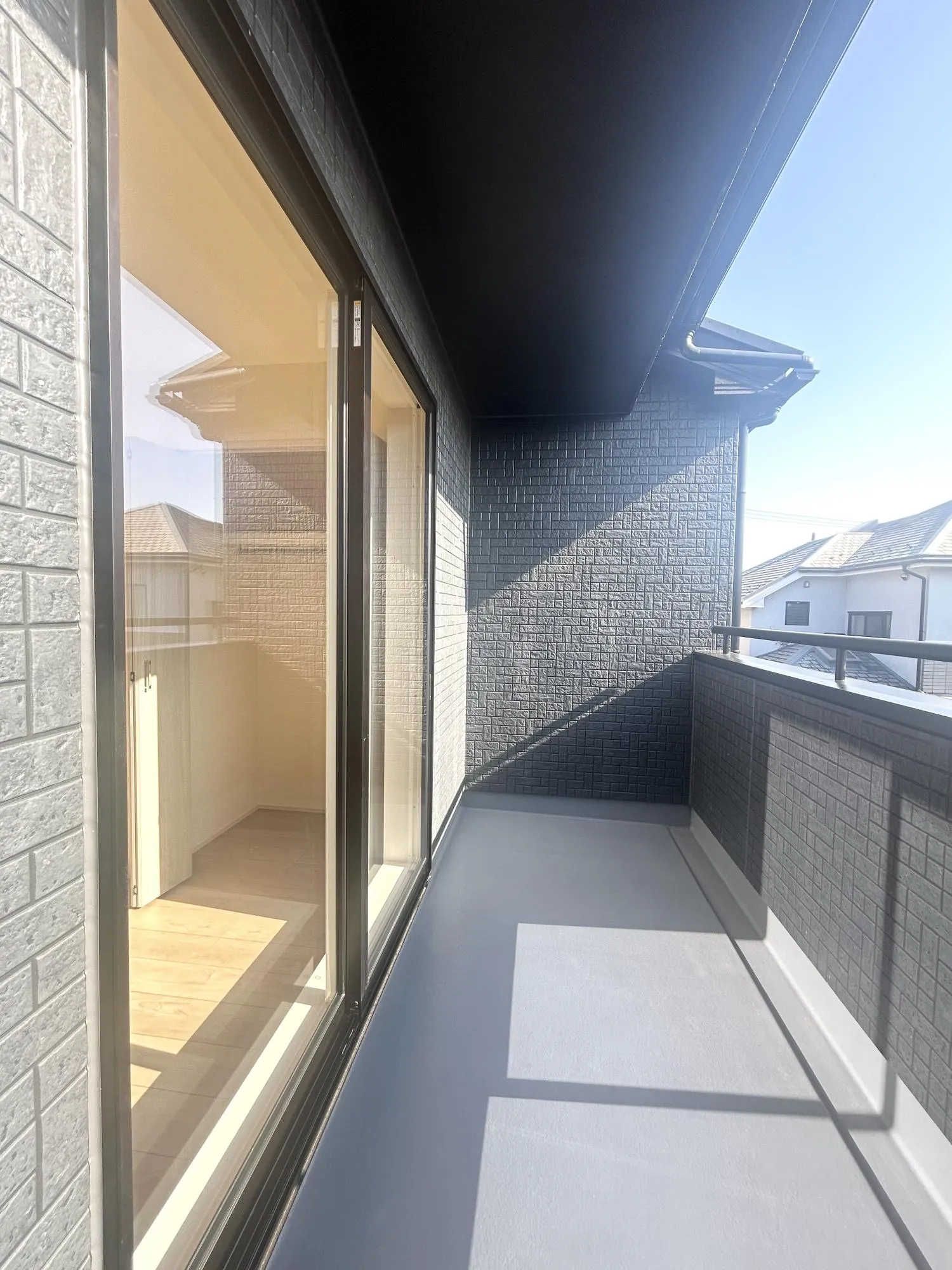 2カ所バルコニーを設置し、明るく風通しの良い空間を感じられます♪