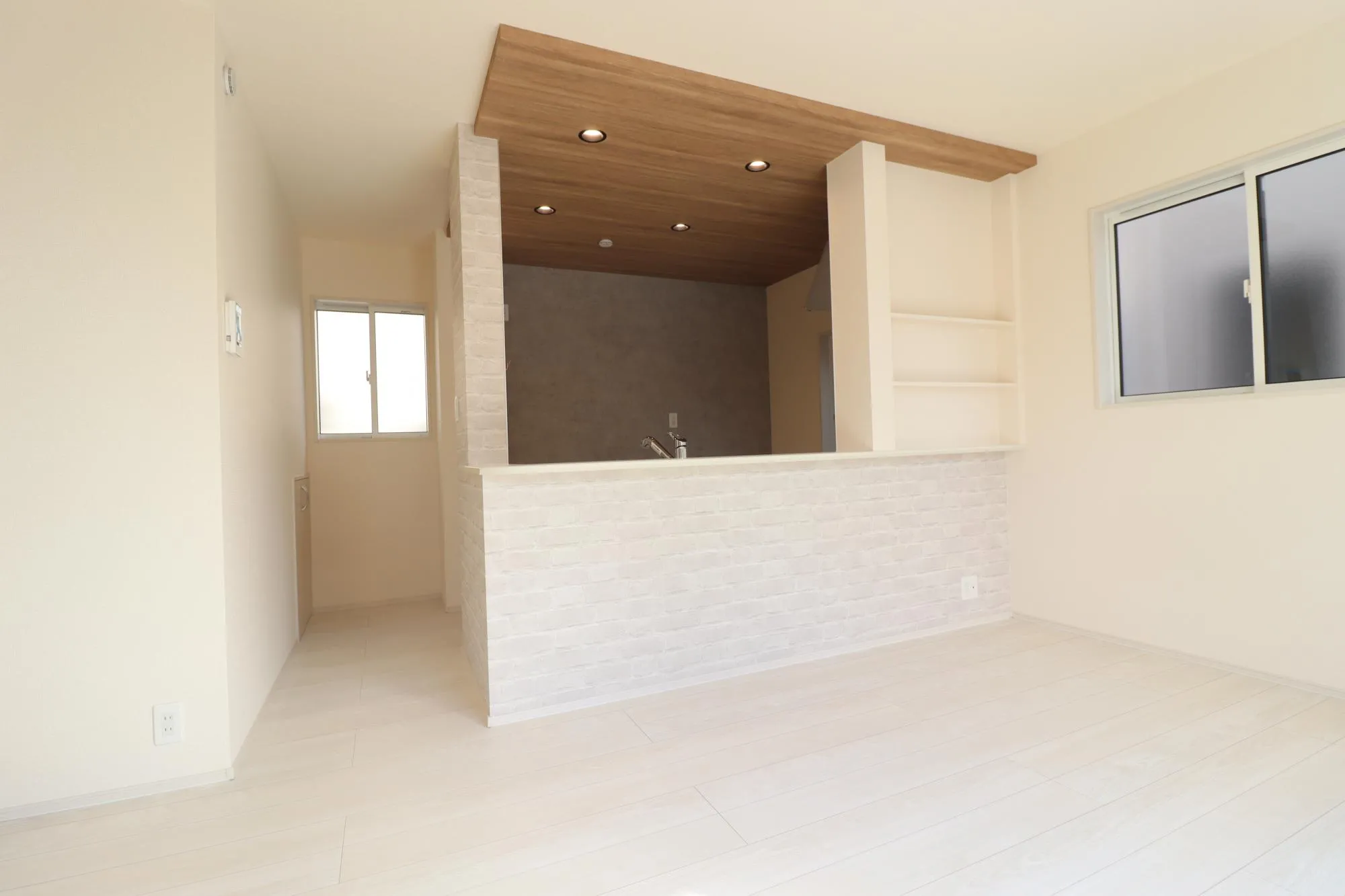 【対面式キッチンカウンター】