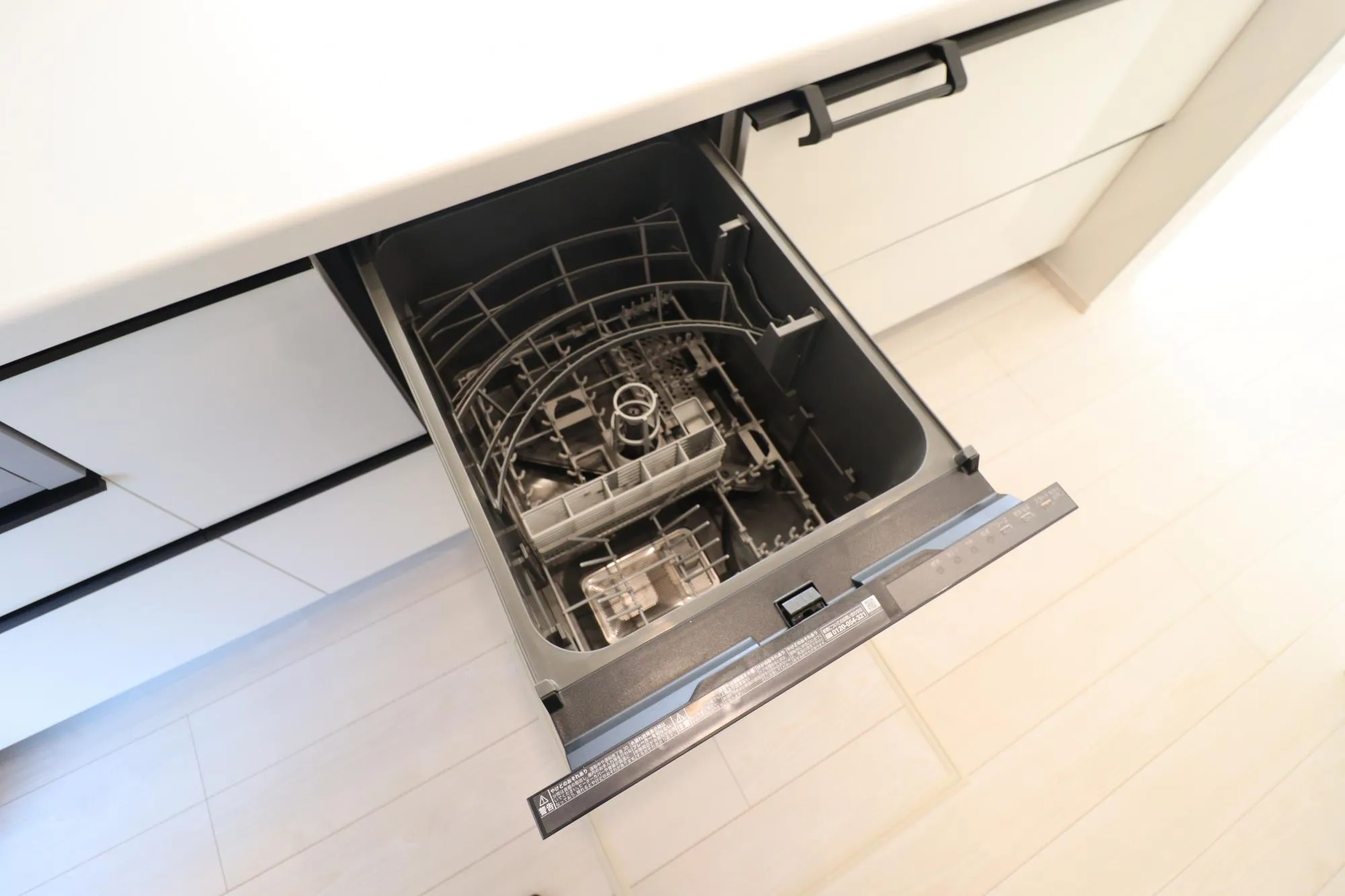 【食器洗浄乾燥機】