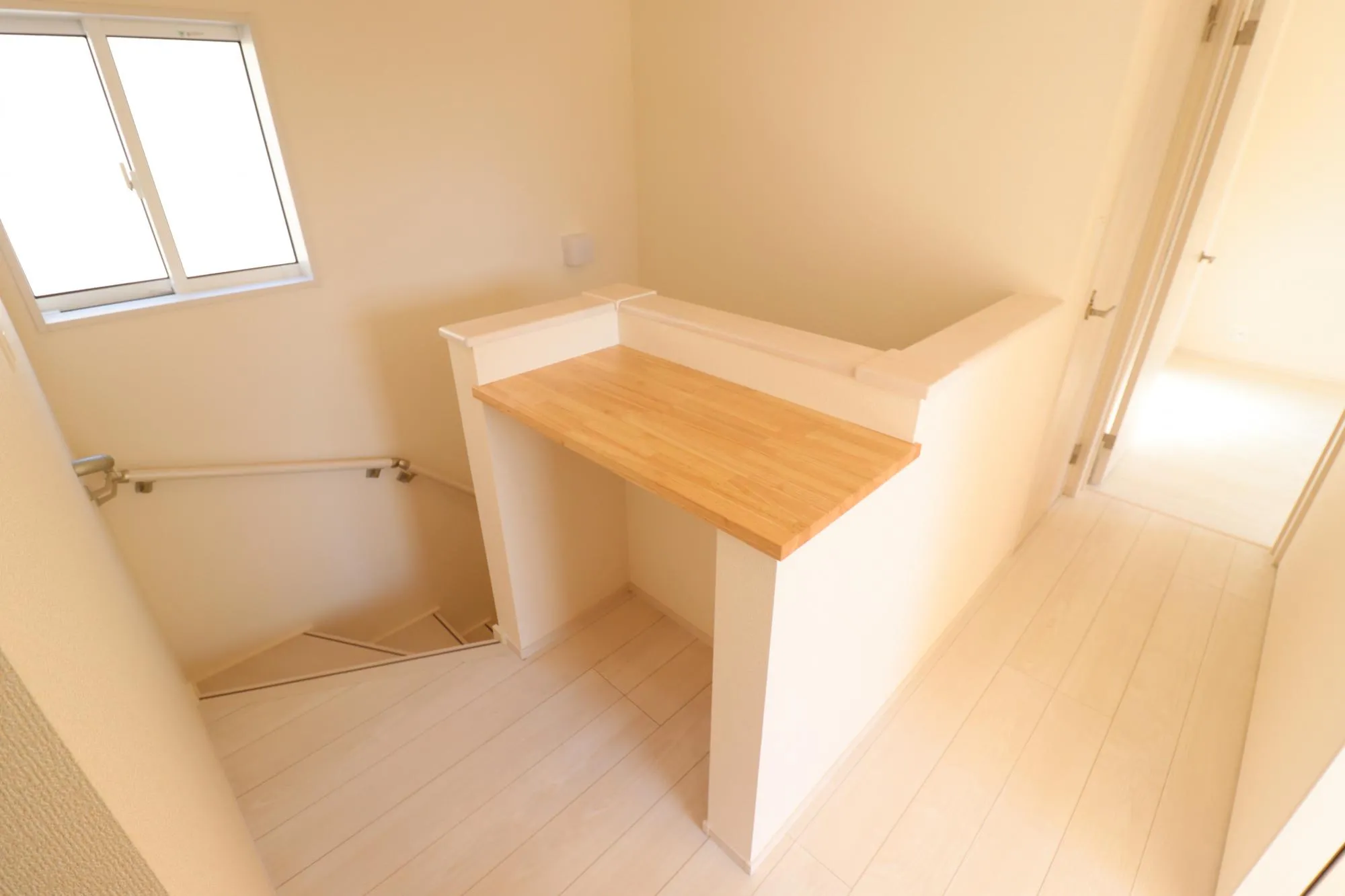 【2階廊下・カウンター】