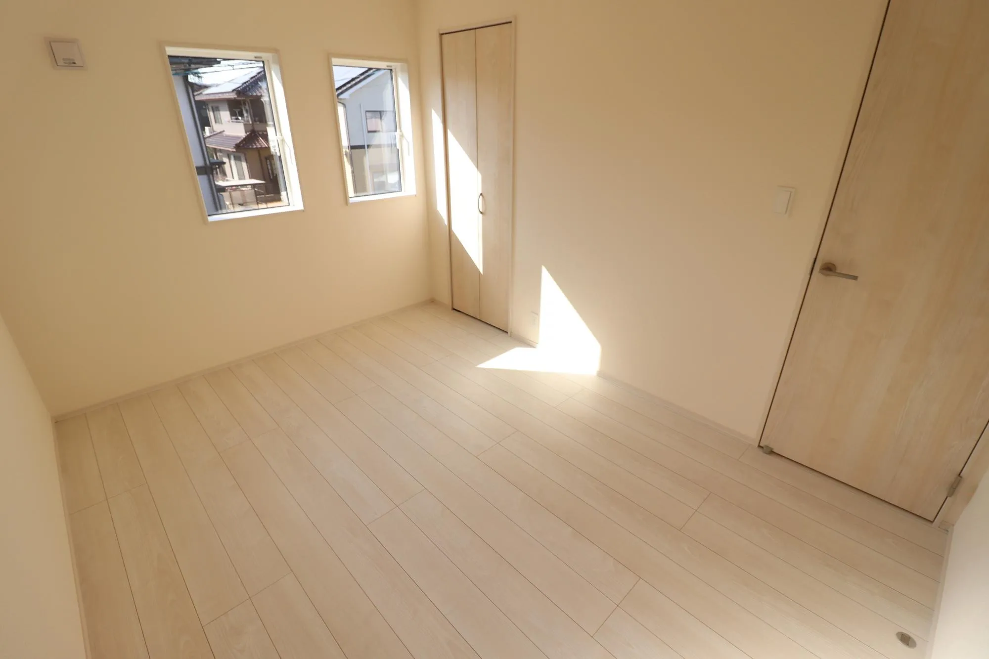 【2階洋室(6帖)】