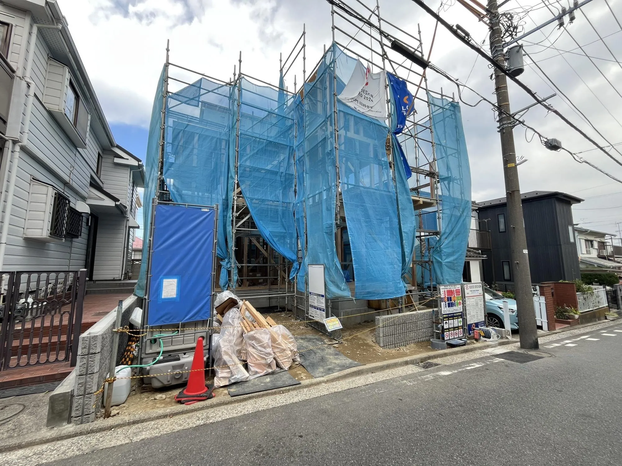 落ち着いた生活道路に面した物件。車通りが少ないため、小さなお子様がいるご家庭にも安心。駐車もスムーズに行えます。