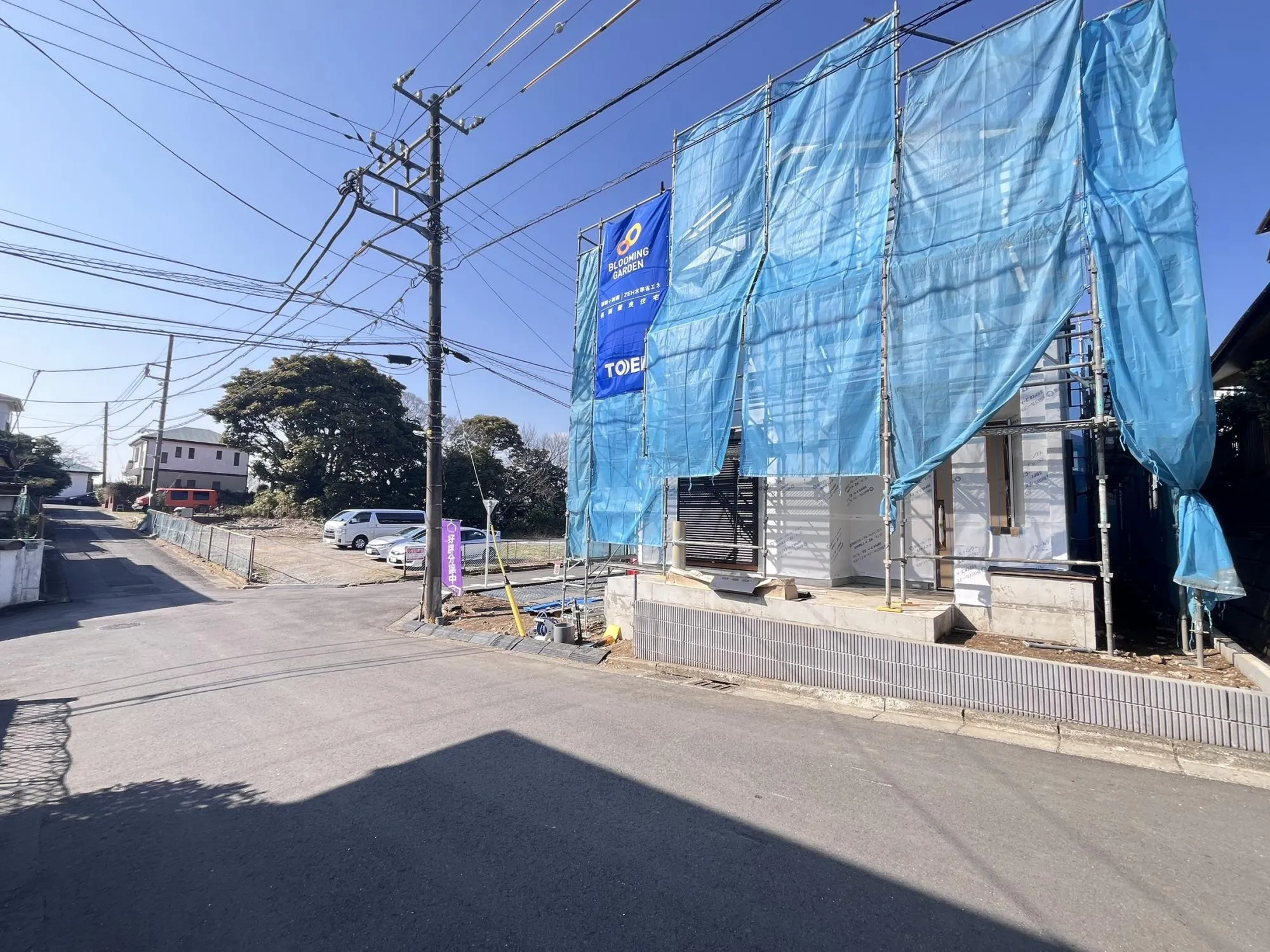 ご夫婦それぞれのお車も安心♪
カースペース3台分を確保しているので、来客時や将来のライフスタイル変化にも対応できます。