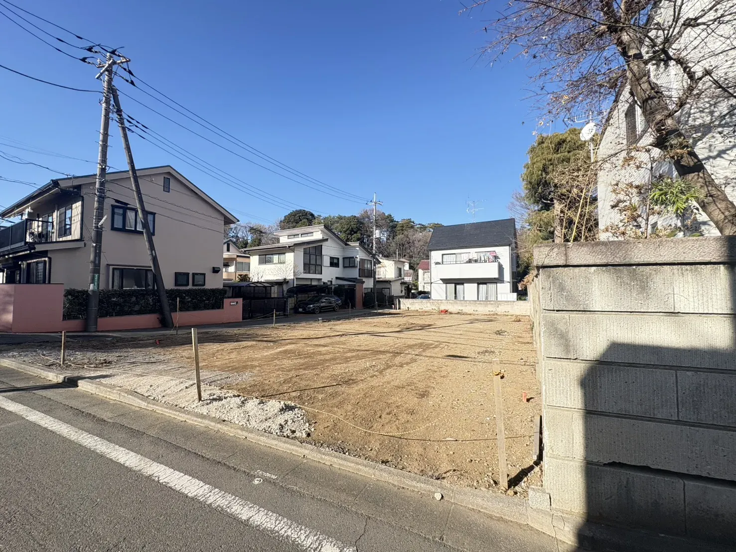 【現地外観写真】
中央線「国分寺駅」徒歩12分と利便性の高い立地!南向きで明るく、閑静な住宅街に限定2棟が公開です♪