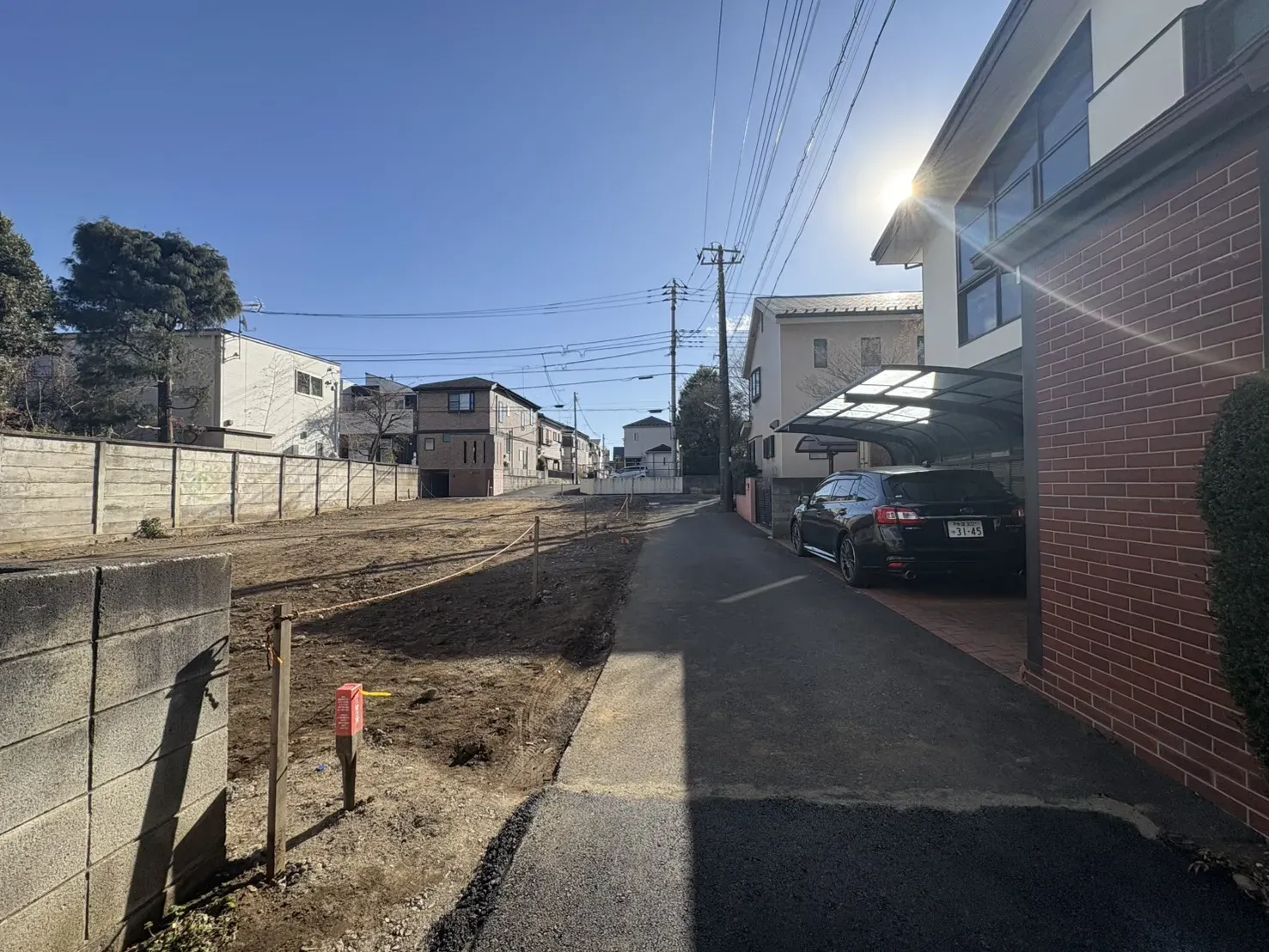 現地西側道路(私道　幅員約4.0m)