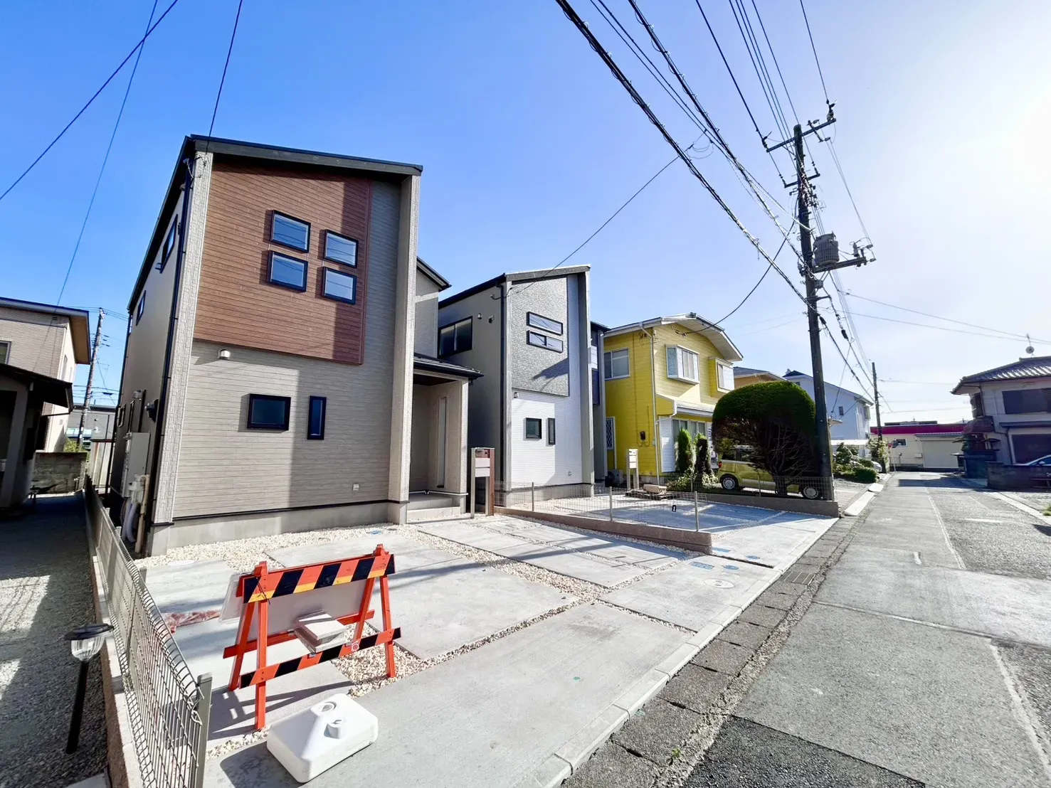 現地写真(4/11撮影) 右から1号棟、2号棟