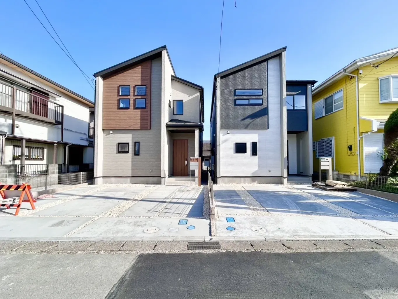 現地写真(4/11撮影) 右から1号棟、2号棟
