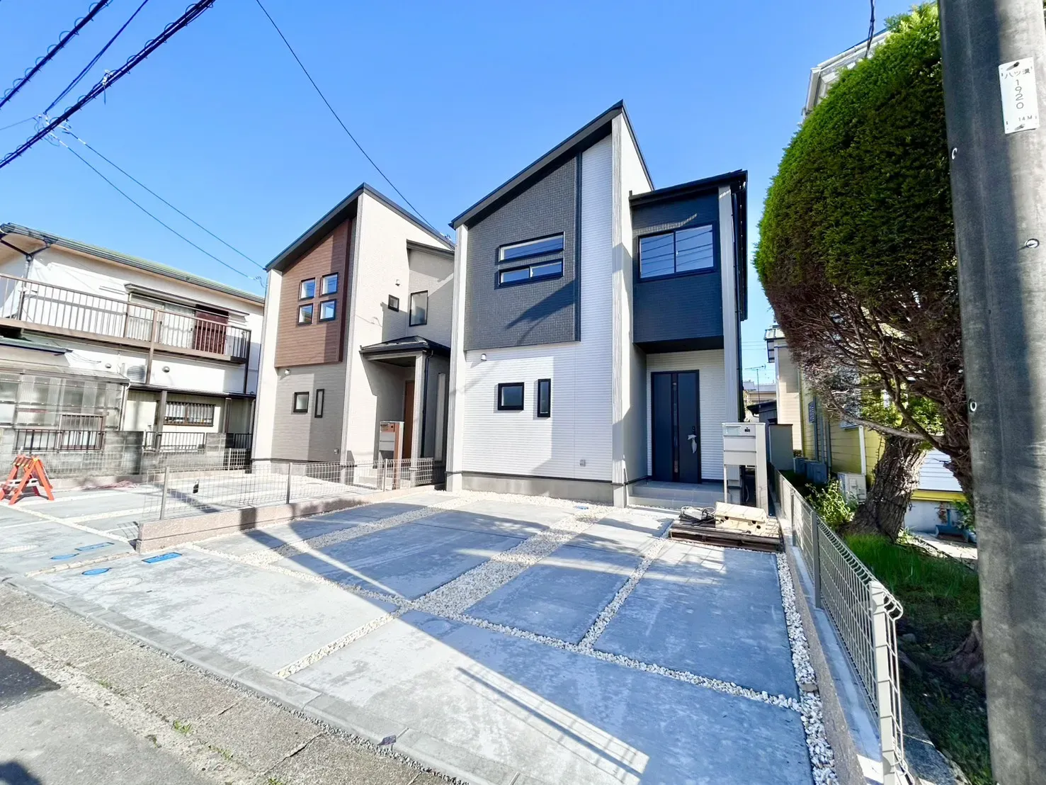 現地写真(4/11撮影) 右から1号棟、2号棟