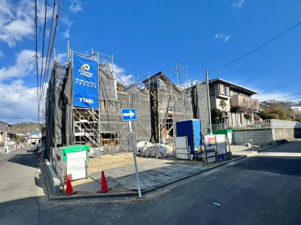 当社売主!
上棟いたしました♪
完成物件で仕様等のご案内も可能です。