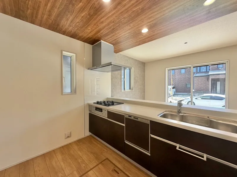 <1号棟>
家族との会話が弾む♪対面キッチン採用。