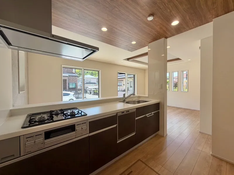 <1号棟>
リビングを見渡せる対面キッチン!
