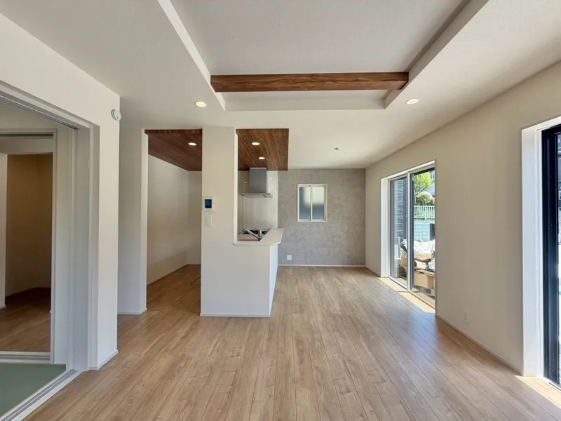 <1号棟>
自然と家族が集う、南向きの気持ちのいいリビング。