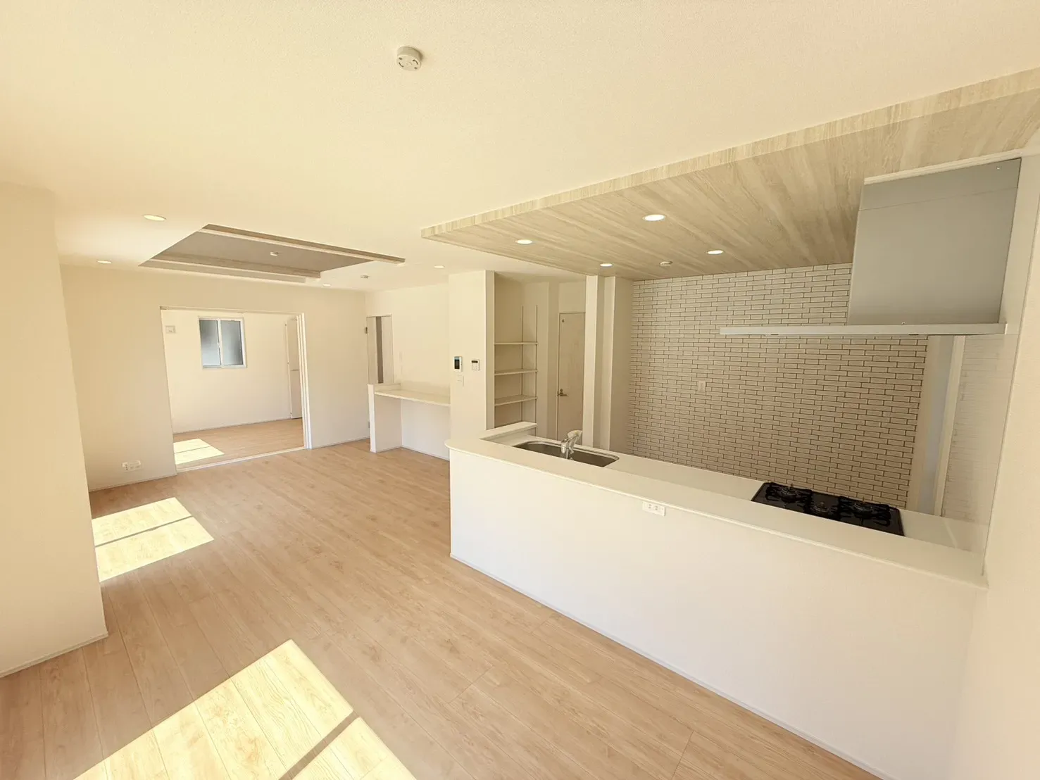 【リビングダイニング】