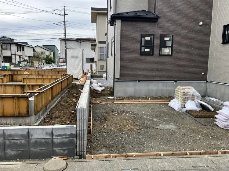 ただいま建築中の外観です!完成後は新築ならではのきれいな住まいになります☆							
