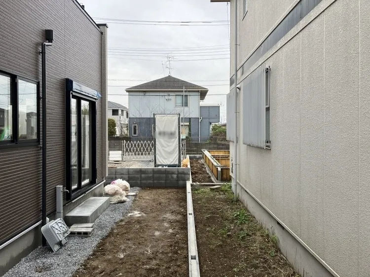 隣地とのスペースが確保されており、明るく風通しの良い住まいです!