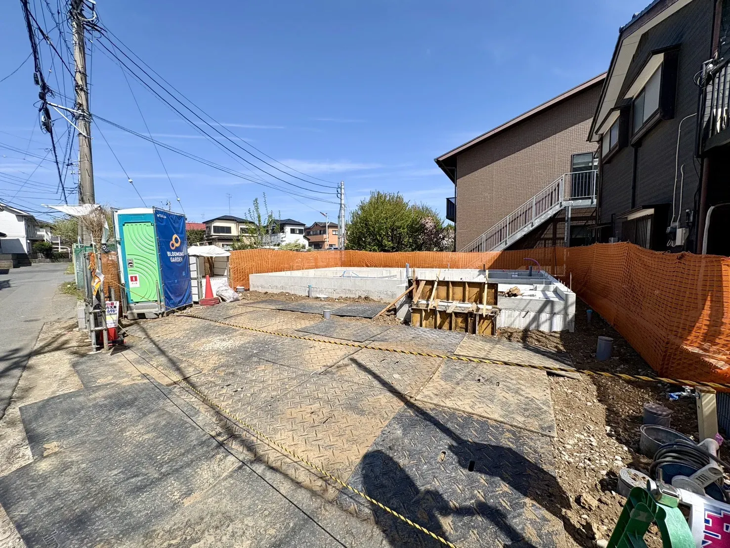 【外観写真】制震ダンパーを搭載した、地震に強い住まいです。地震の揺れを吸収し、建物へのダメージを軽減してくれる特徴があります。