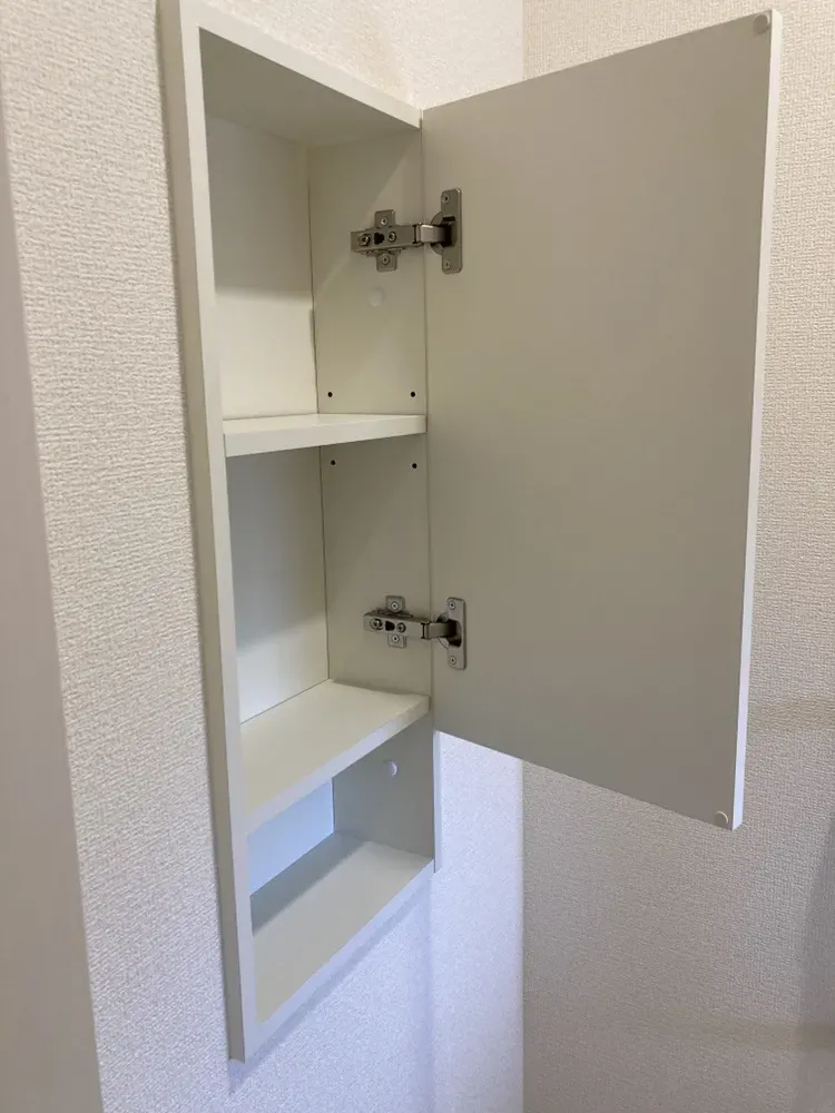 収納付きのトイレで、ペーパー類や小物もすっきり整理できます!