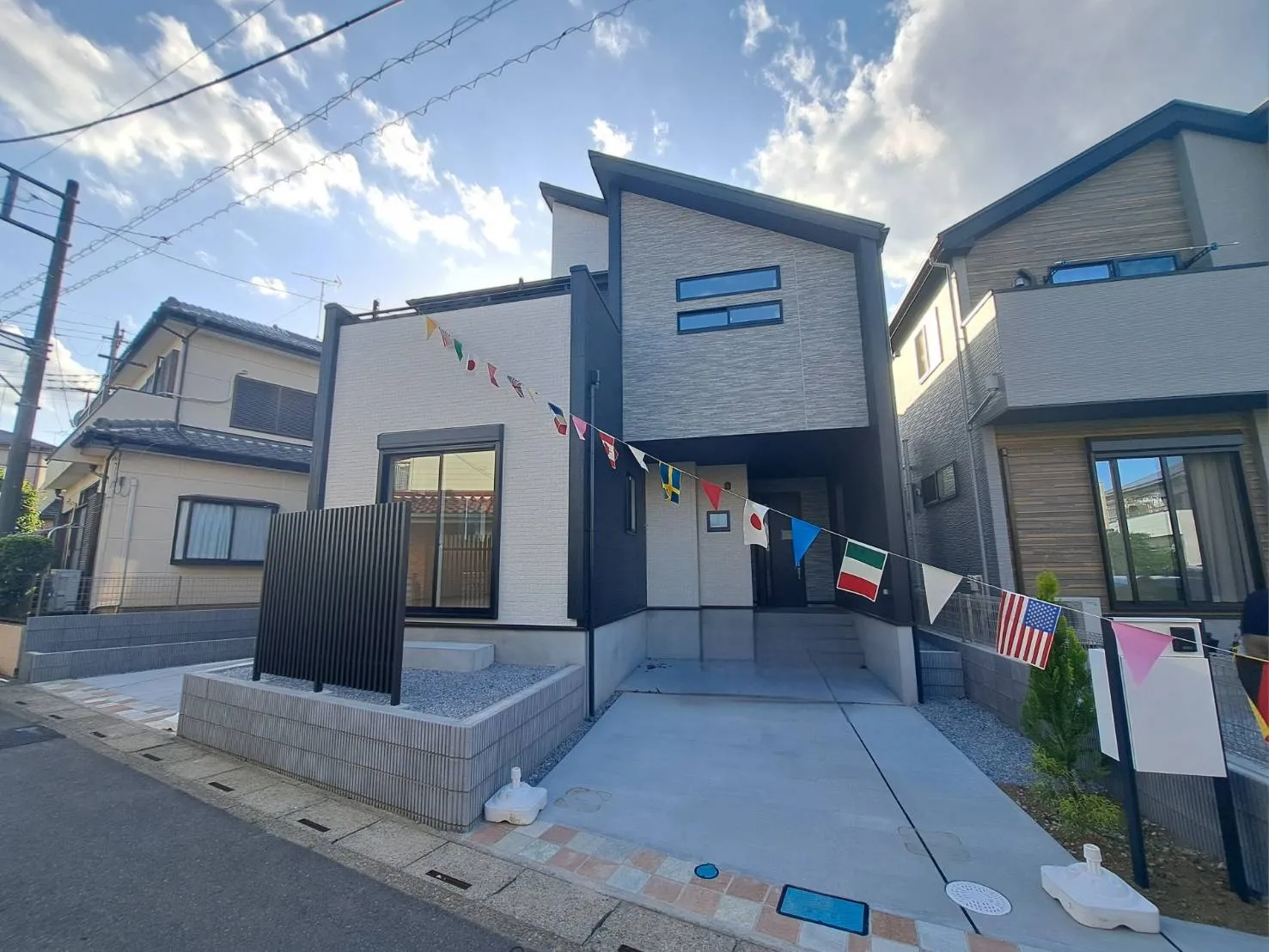 街並みにもよく馴染む、すっきりとした外観デザインです!