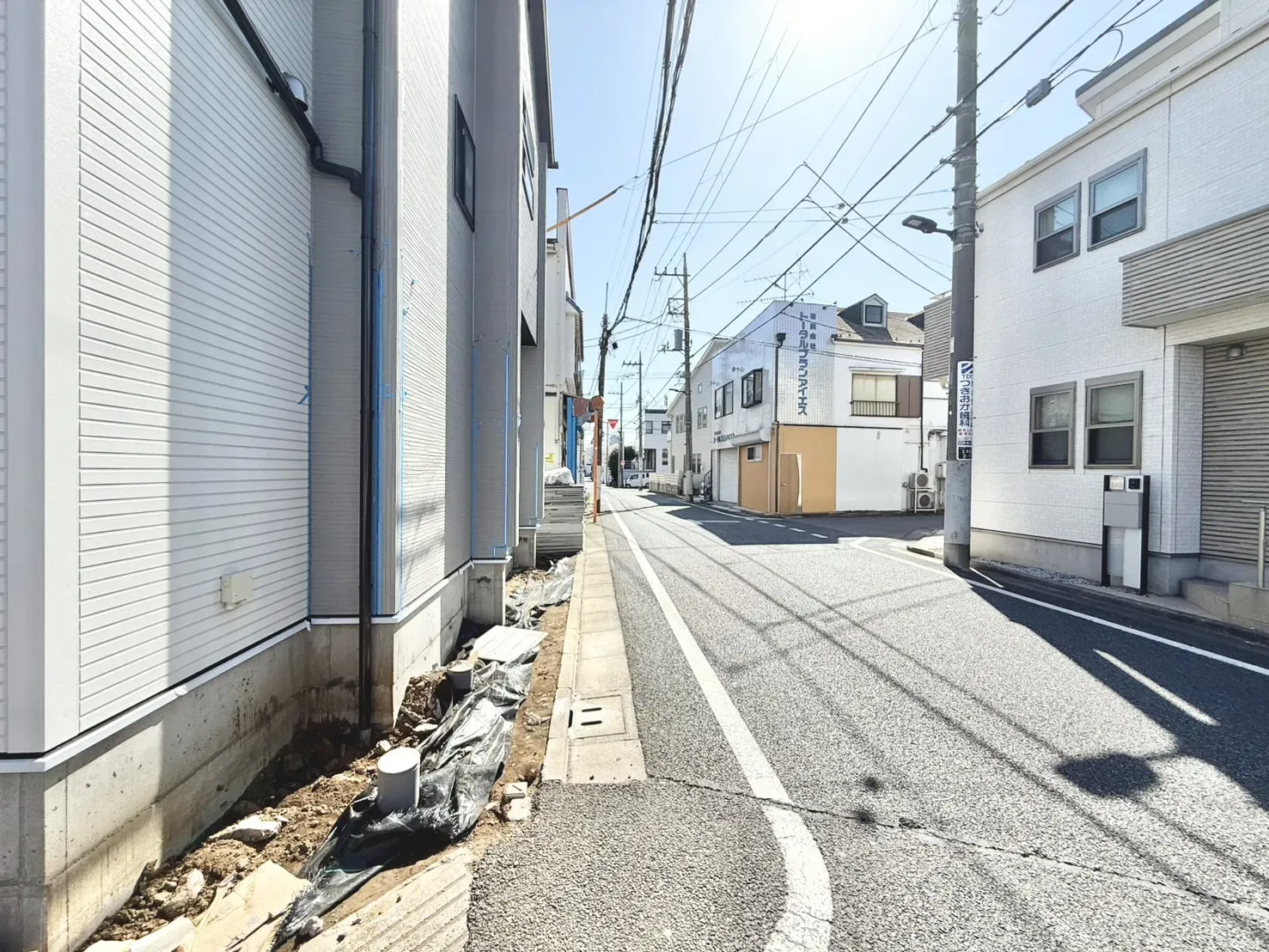 【前面道路】
公道　幅員6.3m
駐車もしやすい広々6m公道です♪