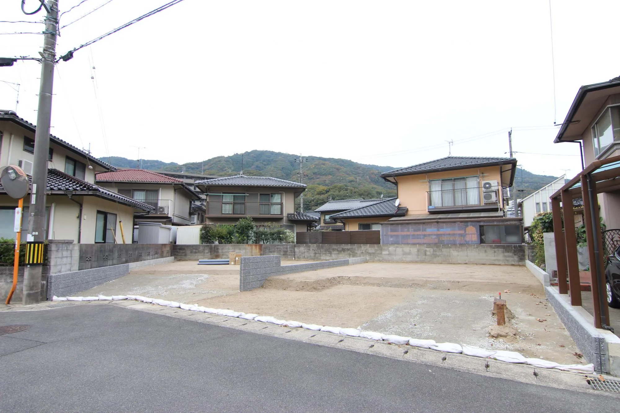 前面道路から見た宅地