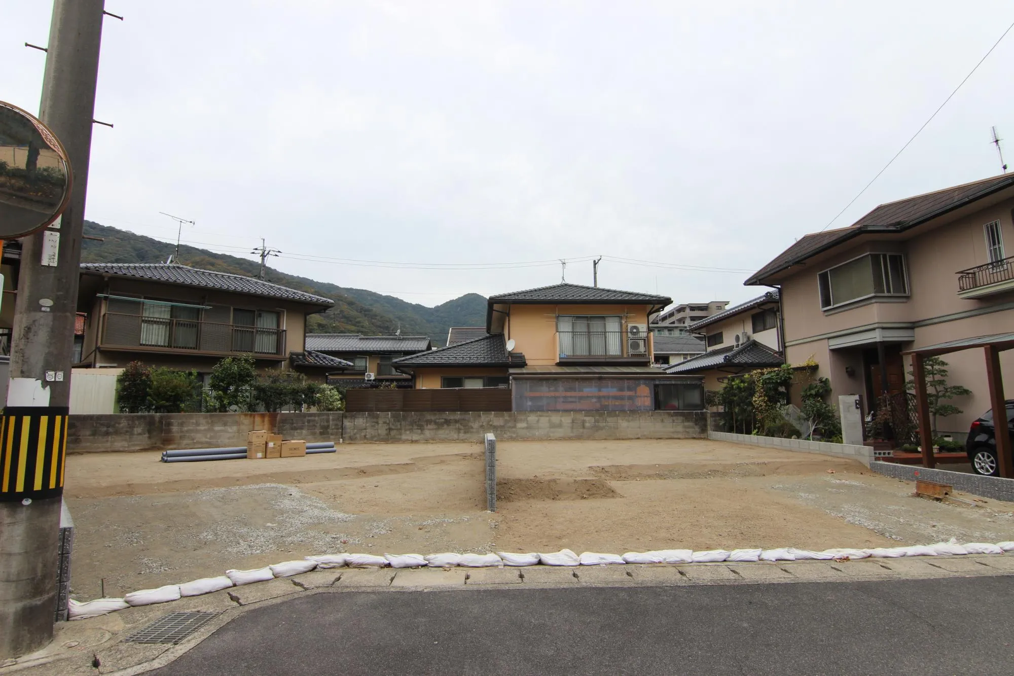 前面道路から見た宅地