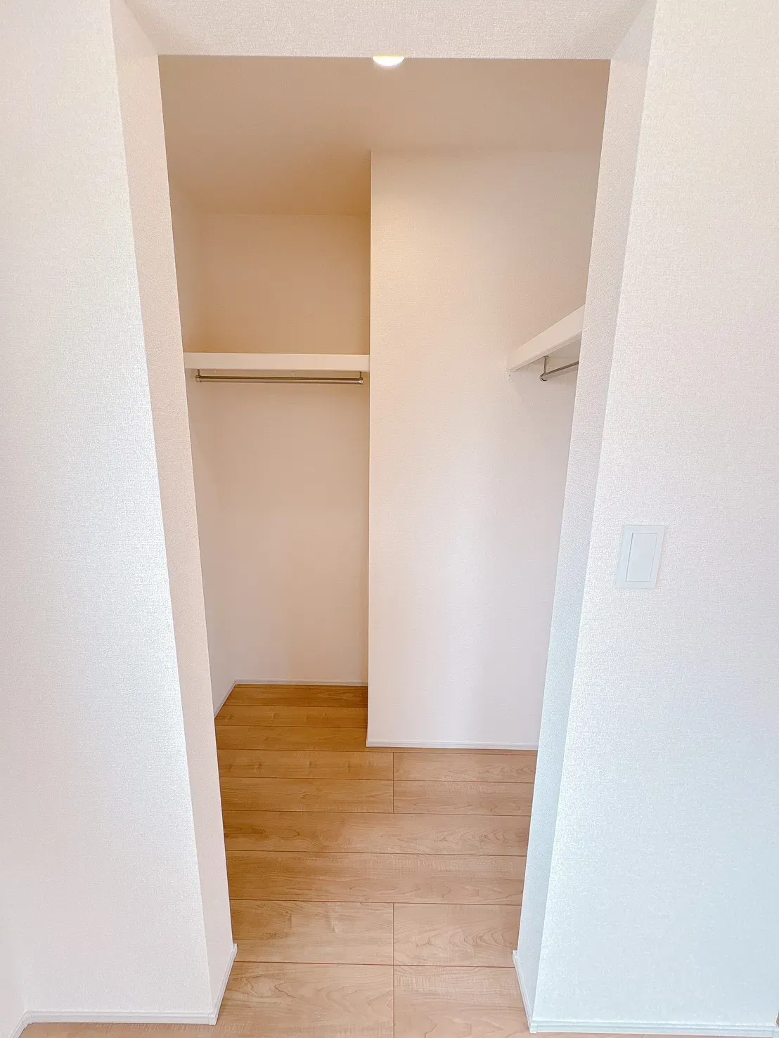 【クローゼット】全居室収納を設けることで、デットスペースを減らし居住空間を最大限に活用!家族それぞれの荷物をすっきり収納可能◎