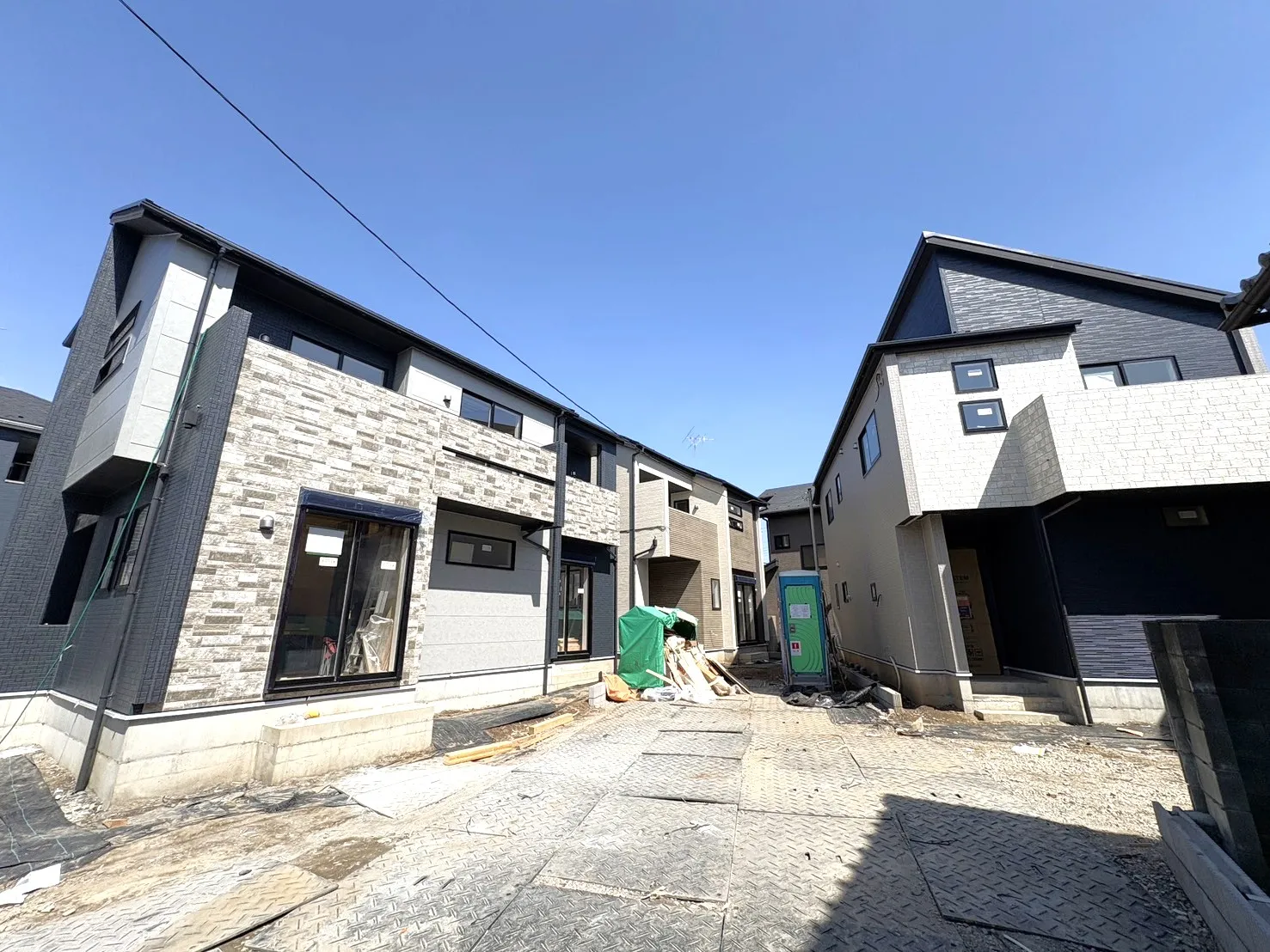 【外観写真】食器洗浄乾燥機や浴室換気乾燥機など、暮らしをサポートする機能的な設備を多数搭載◎南向きの陽当たり良好地♪生活利便性と明るく心地よい住宅環境実現!