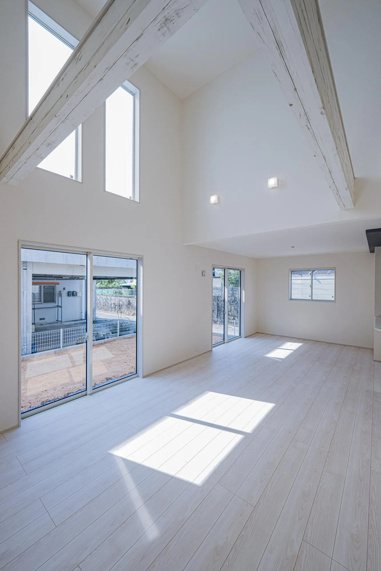 1号棟:LDK20.0帖　リビング上部吹き抜け