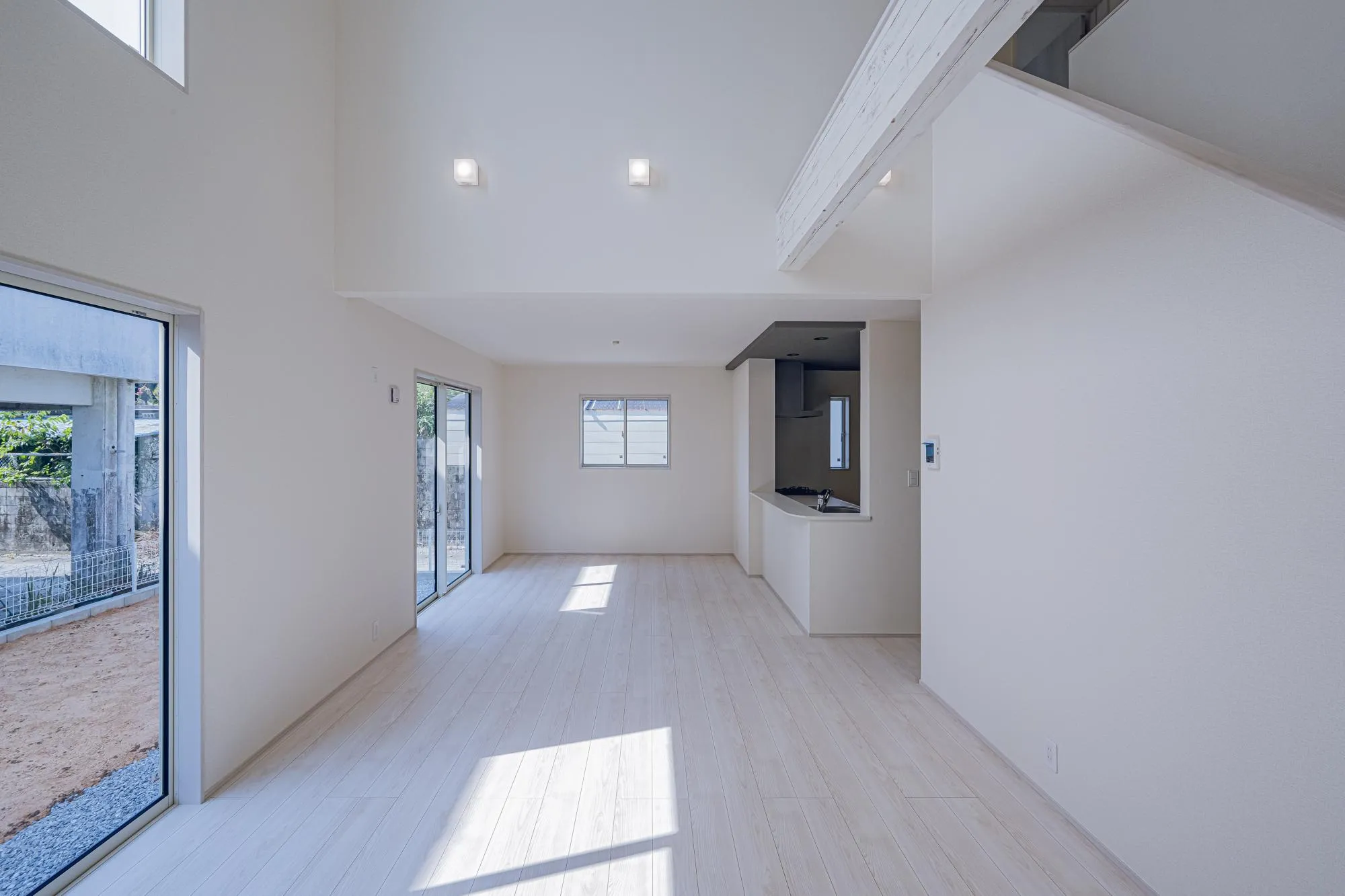 1号棟:LDK20.0帖　リビング上部吹き抜け