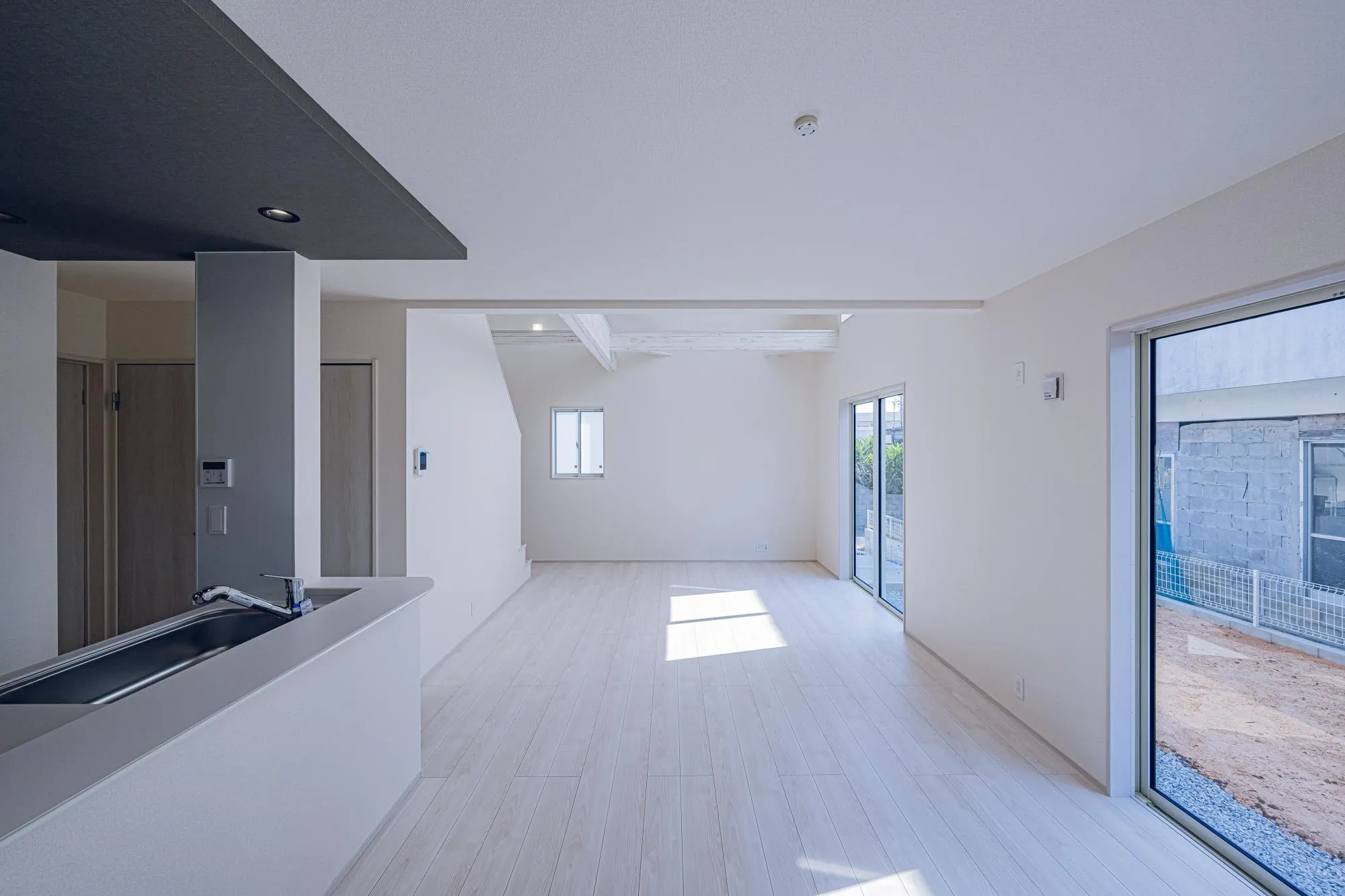 1号棟:LDK20.0帖　リビング上部吹き抜け