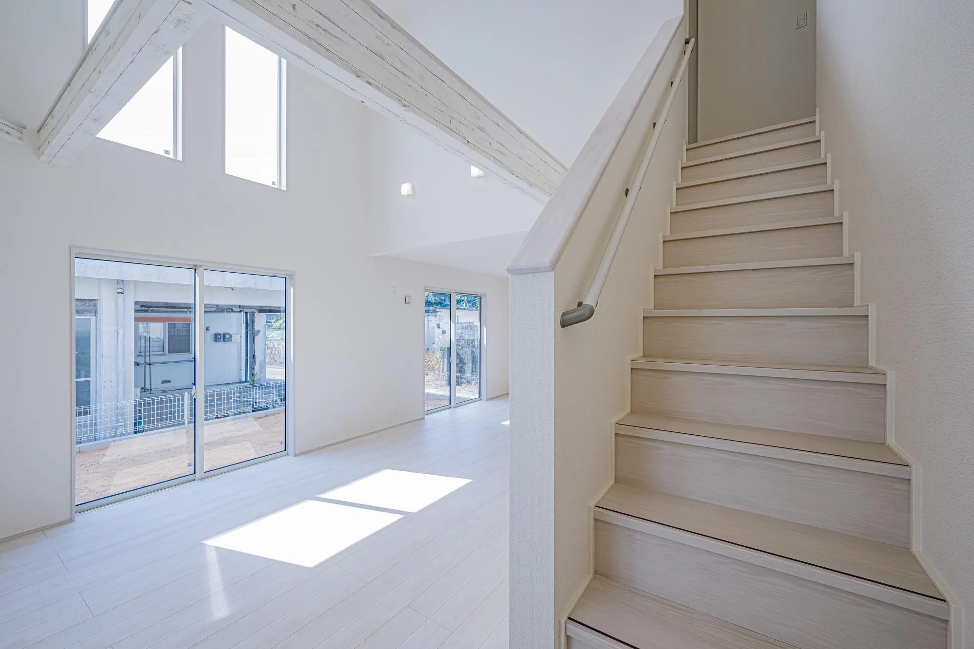 1号棟:LDK20.0帖　リビング上部吹き抜け