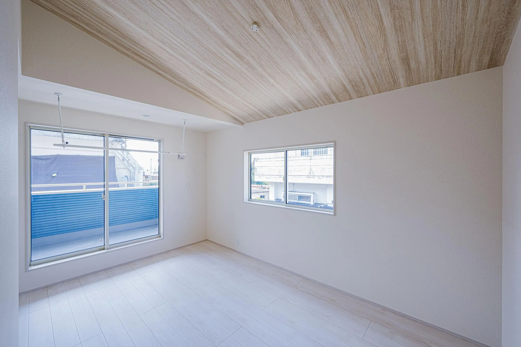 1号棟:洋室7.12帖　勾配天井