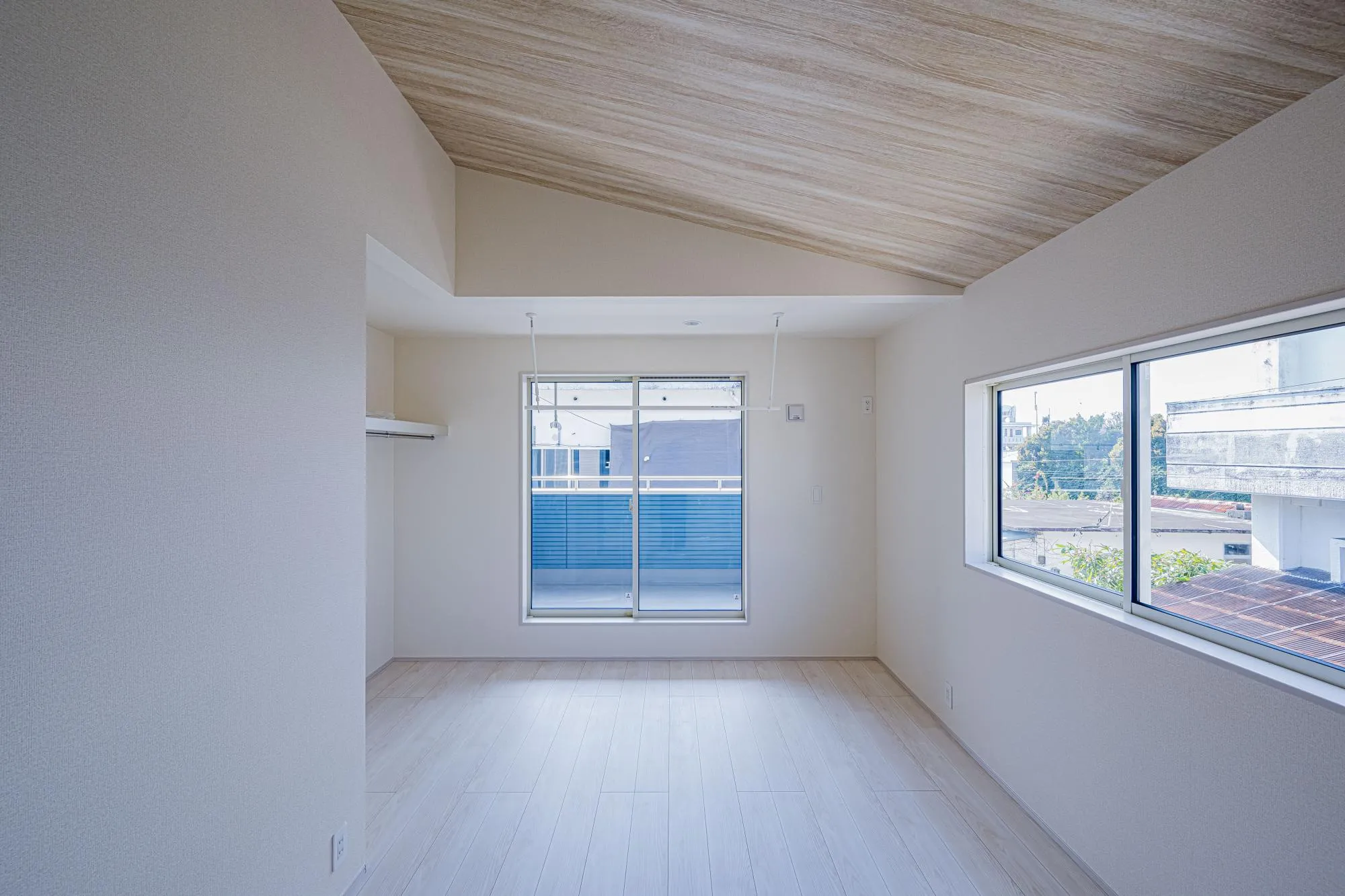 1号棟:洋室7.12帖　勾配天井