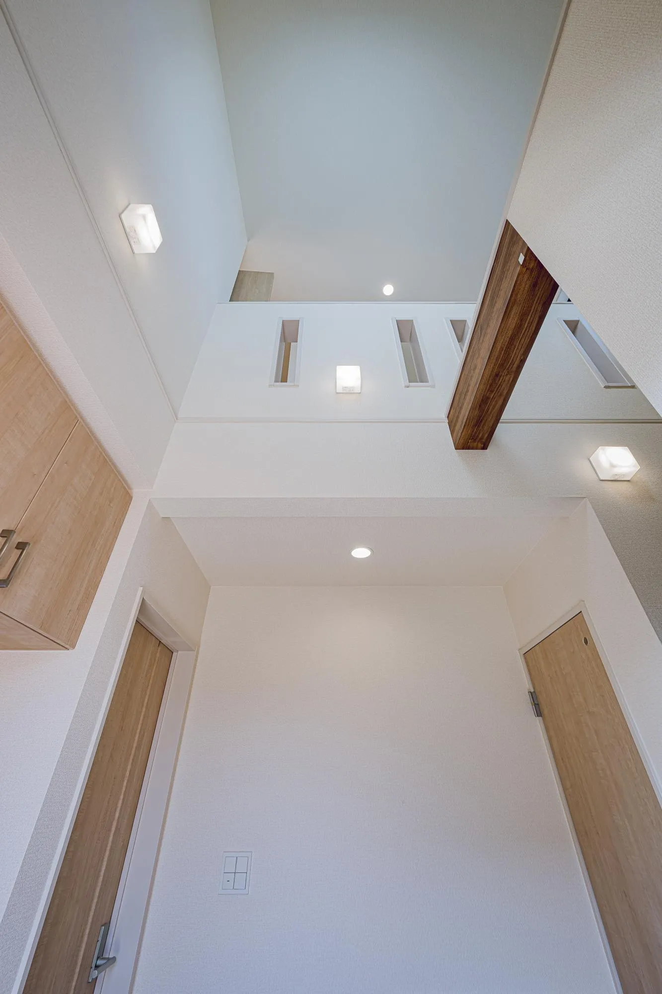 2号棟:玄関上部吹き向け