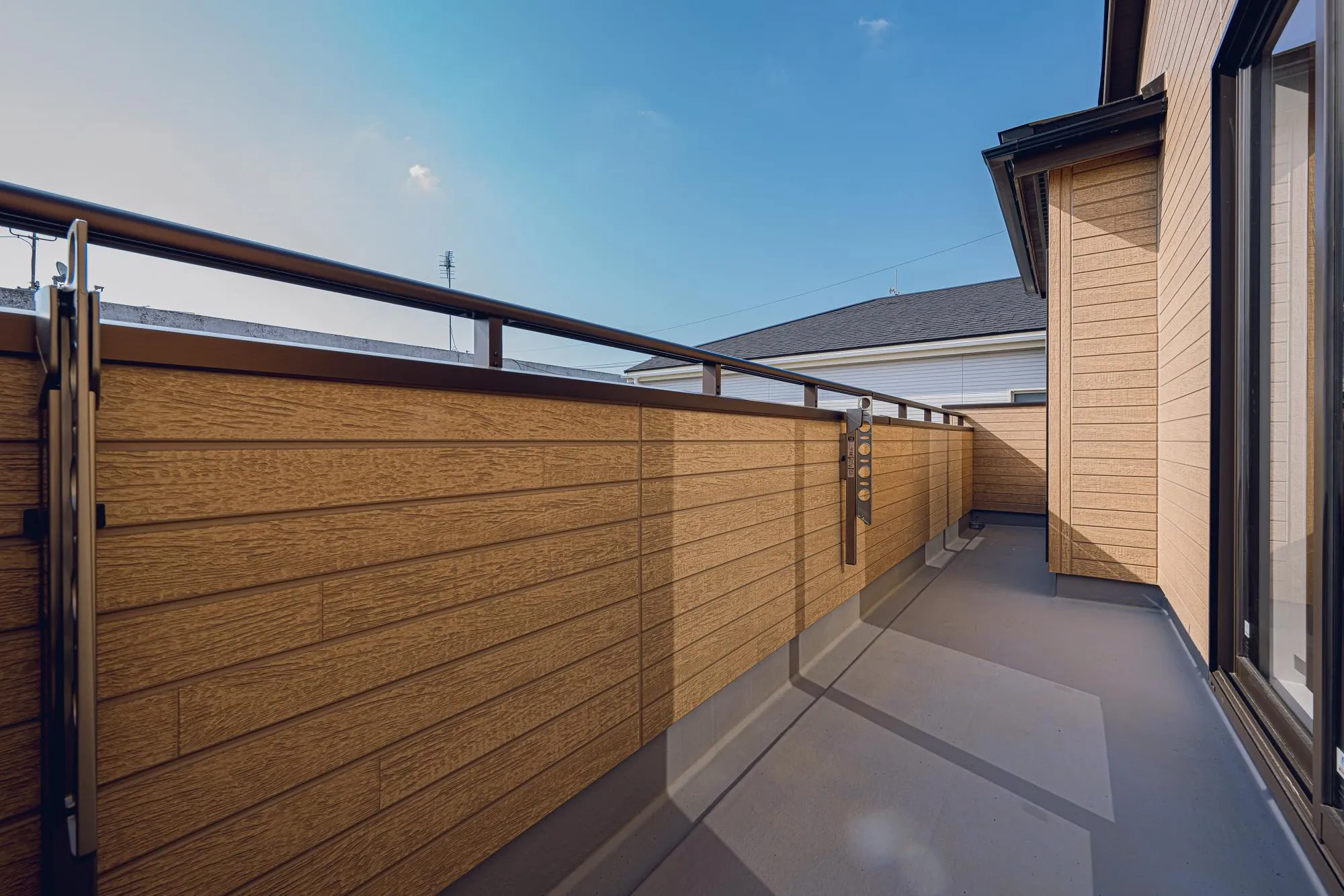 2号棟:2部屋をつなぐバルコニー