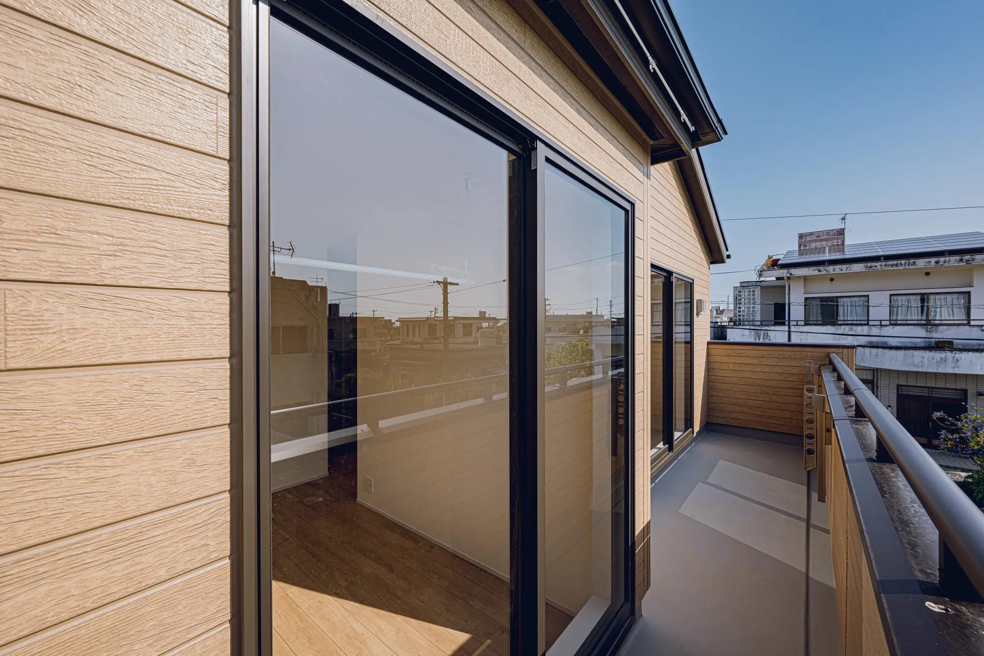 2号棟:2部屋をつなぐバルコニー