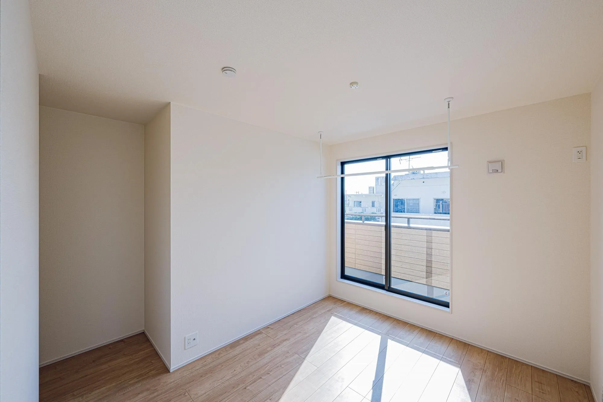 2号棟:5.25帖　室内物干しのある部屋