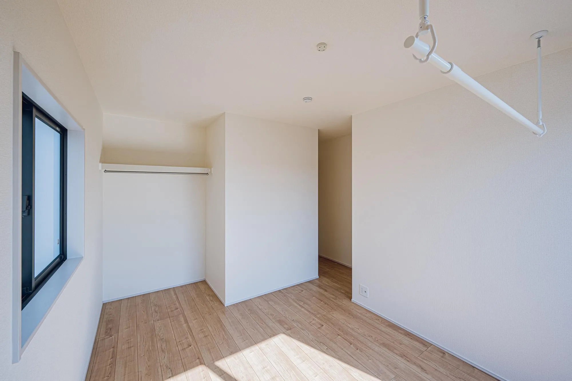 2号棟:5.25帖　室内物干しのある部屋