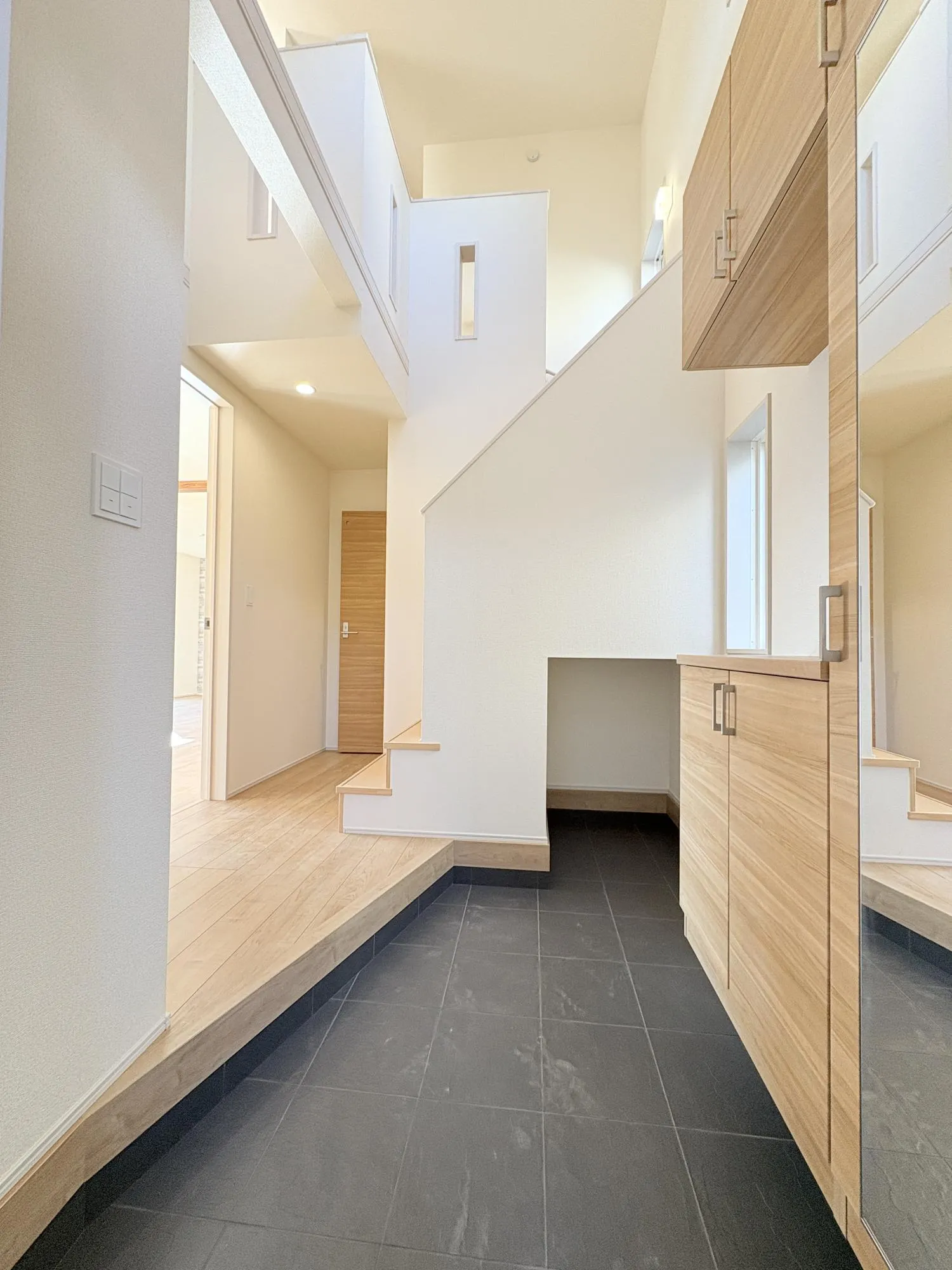 2号棟 玄関・吹抜け