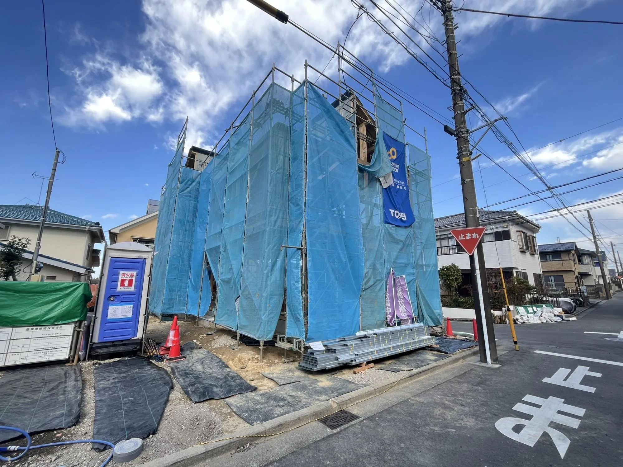 ご夫婦それぞれのお車も安心♪
カースペース2台分を確保しているので、来客時や将来のライフスタイル変化にも対応できます。