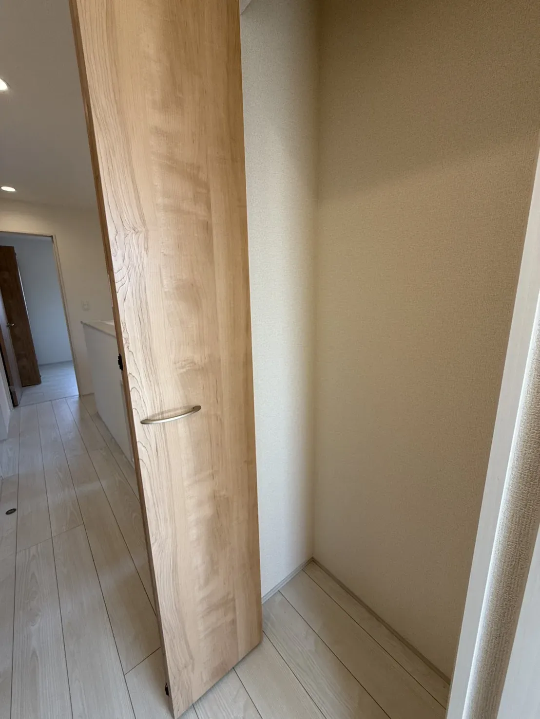 ②2階廊下収納