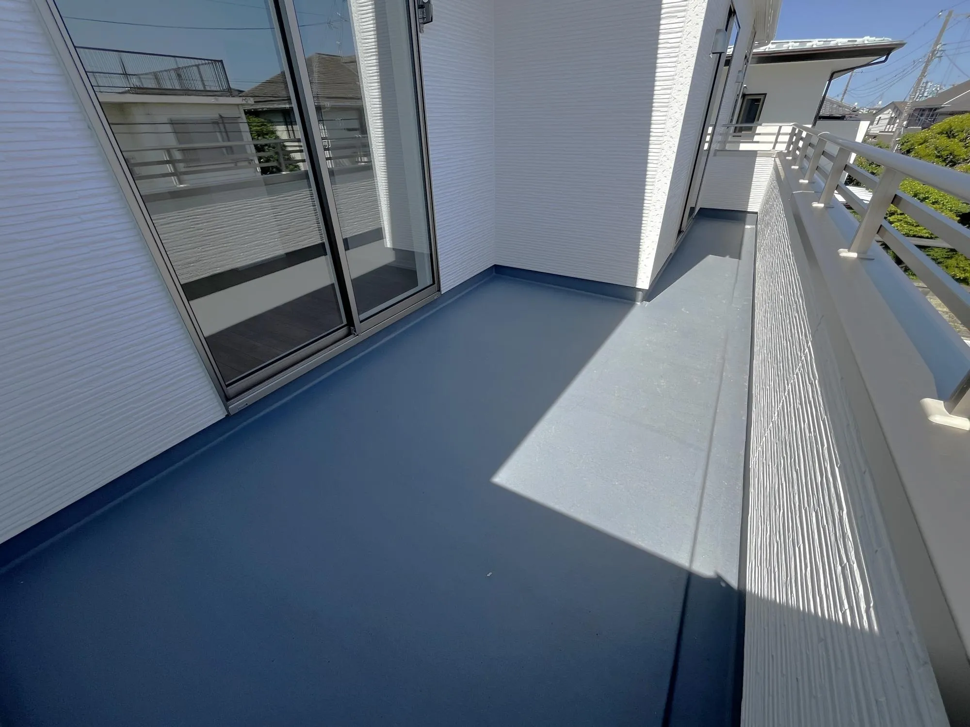 2部屋をつなぐ続きバルコニーで、洗濯物の移動もスムーズ。複数の部屋から出入りできるため、家事の効率がアップします♪
