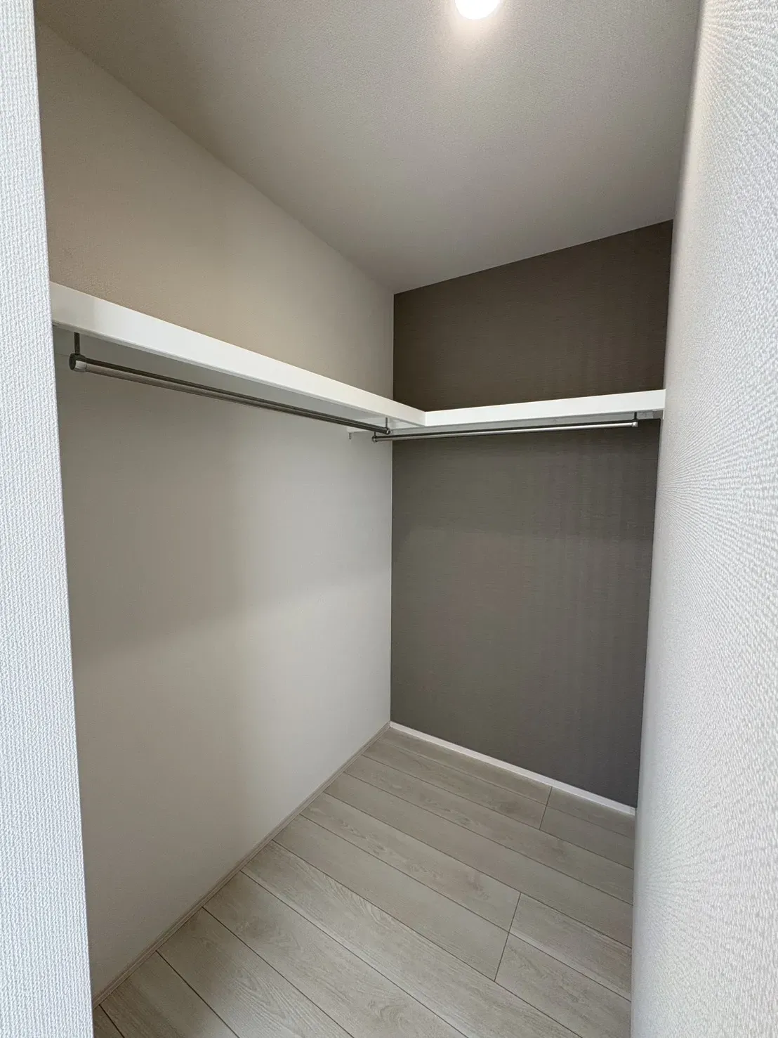 クローゼット(1F廊下)
