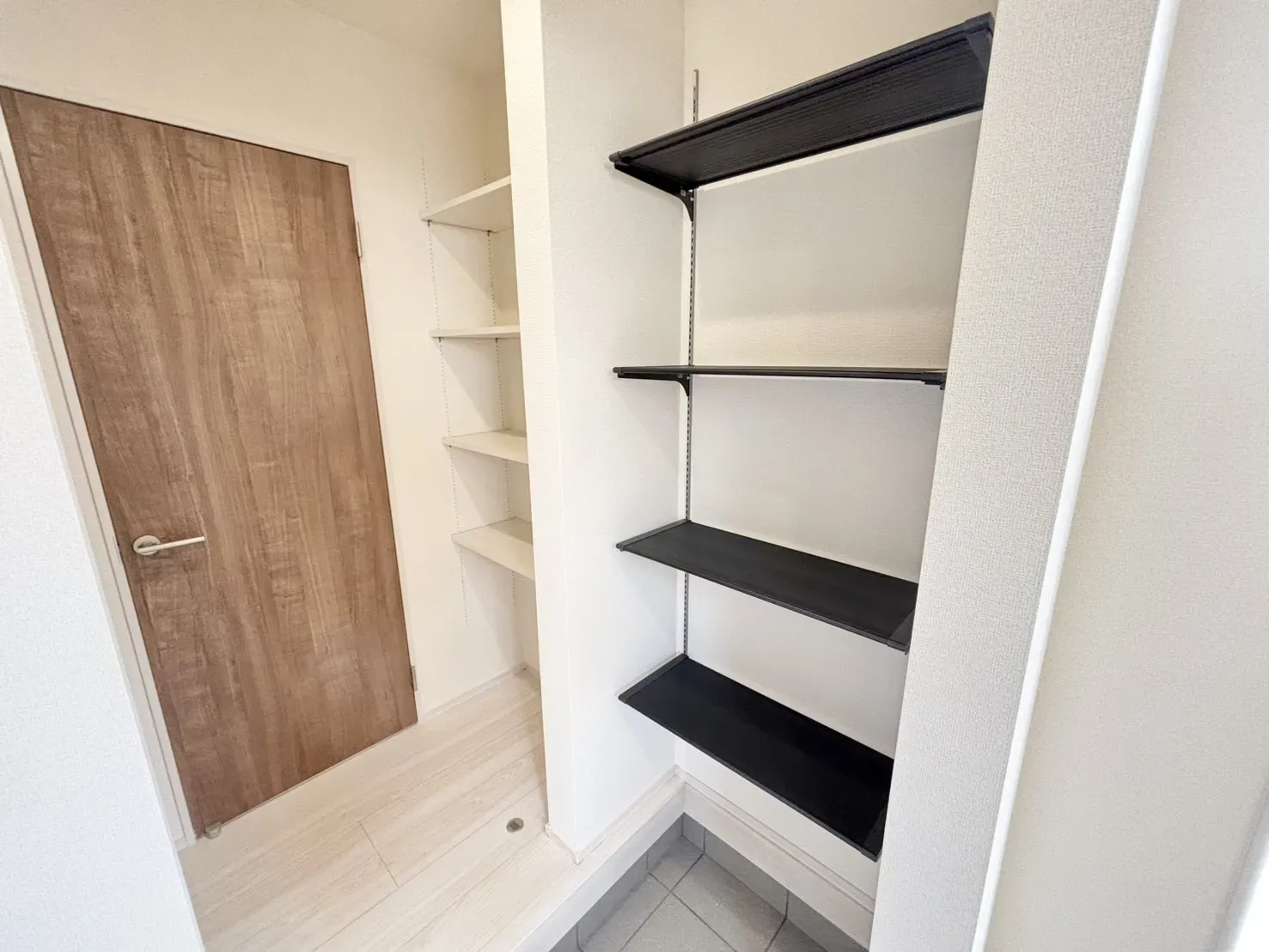 可動棚付土間収納