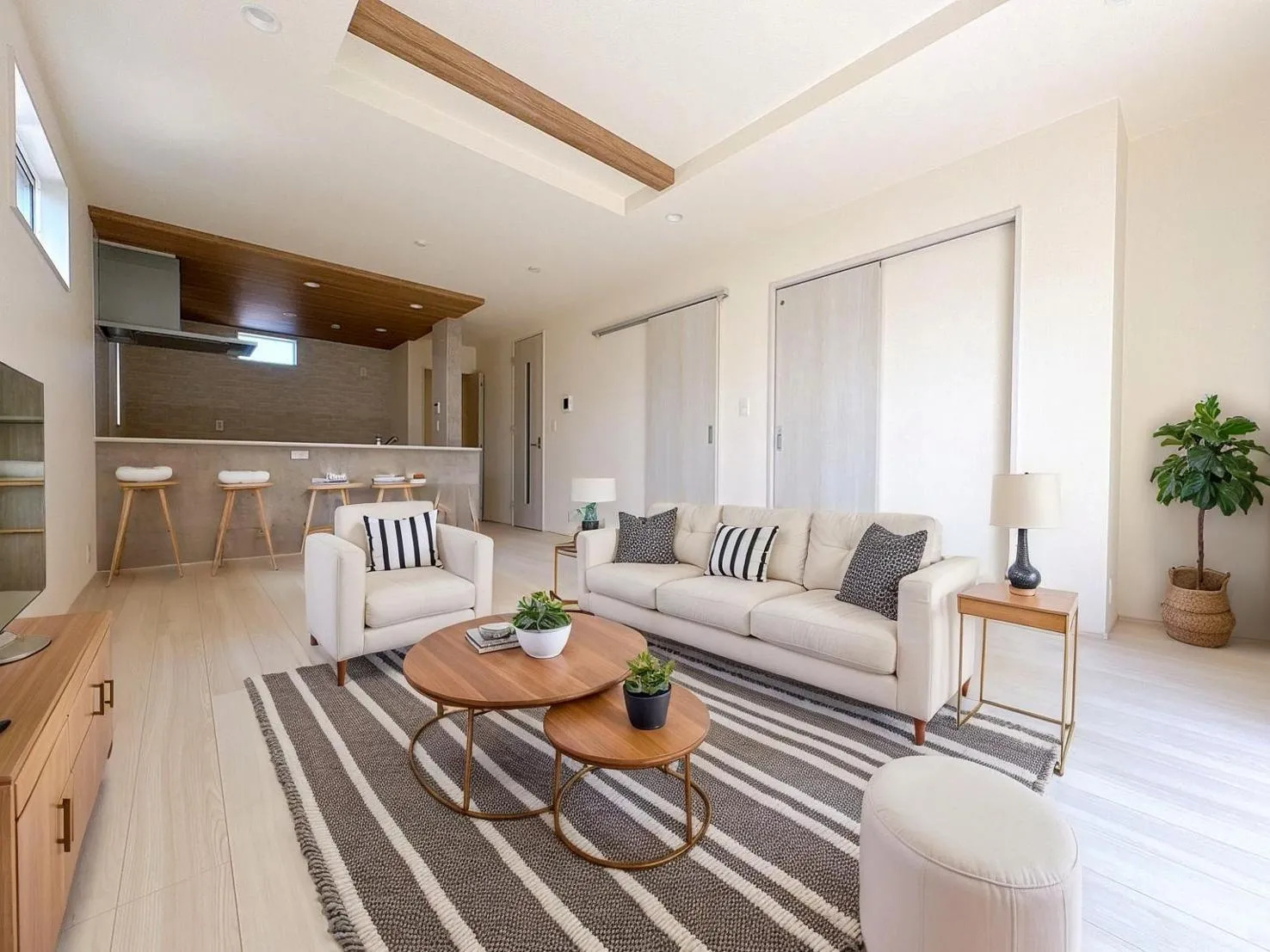 【リビング】ゆったりリビング!シャッター、折上天井と設備も充実です♪