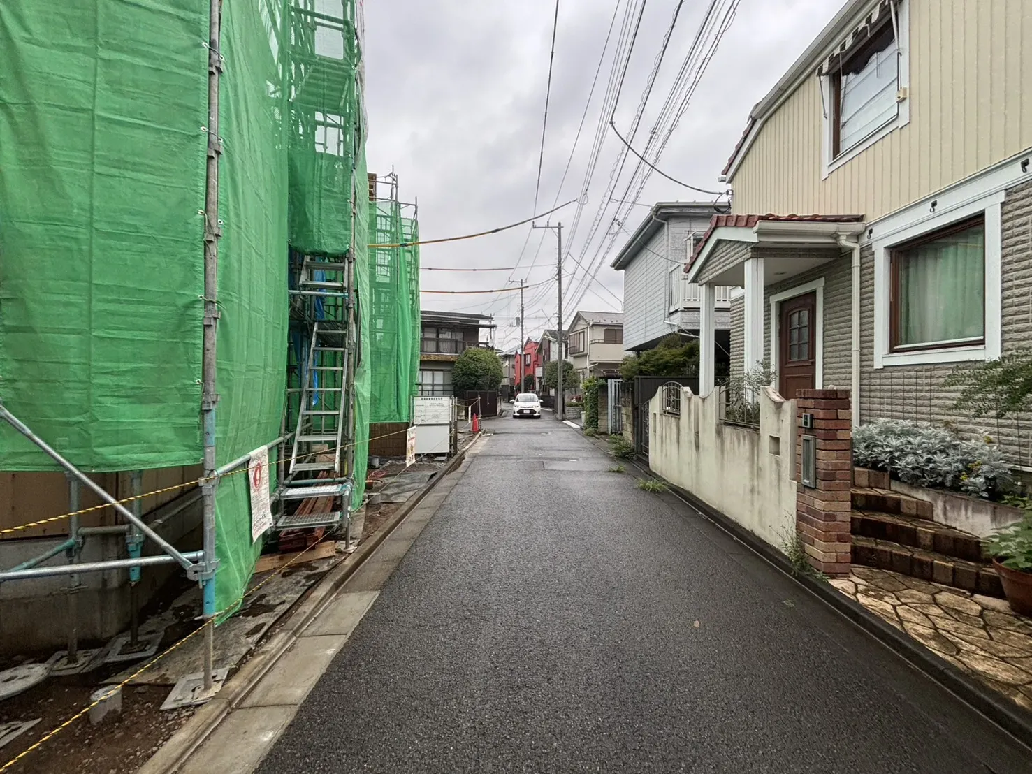 東側前面道路