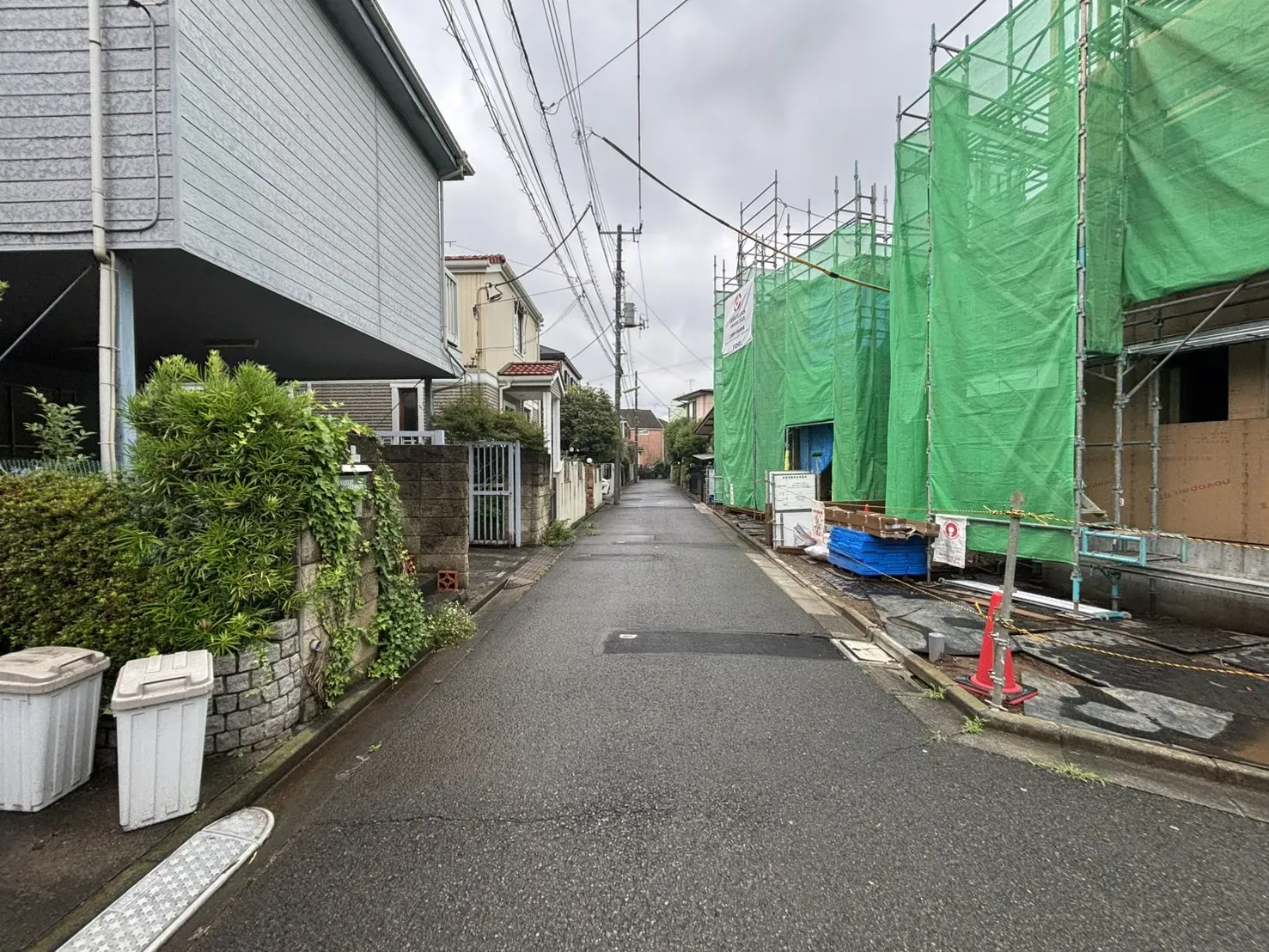 東側前面道路