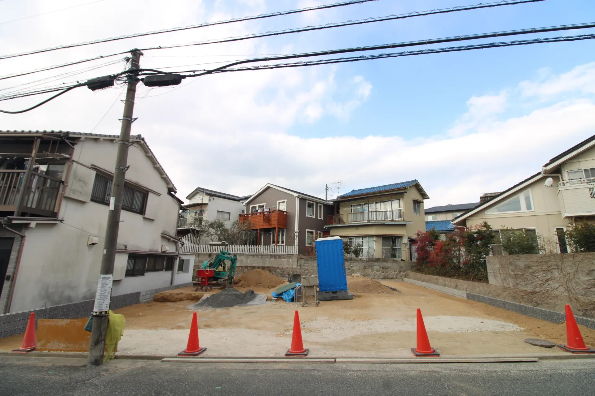 前面道路っから見た宅地